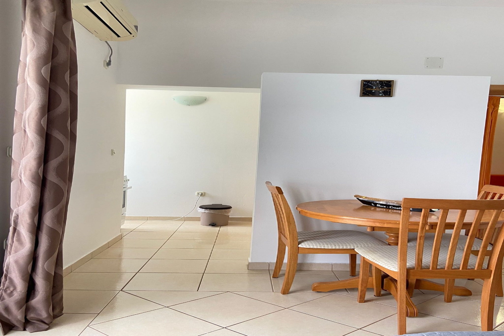 Apartments Tiho  & Jelena - Studio Apartment with Balcony and Sea View (Fureal)-Eetkamer