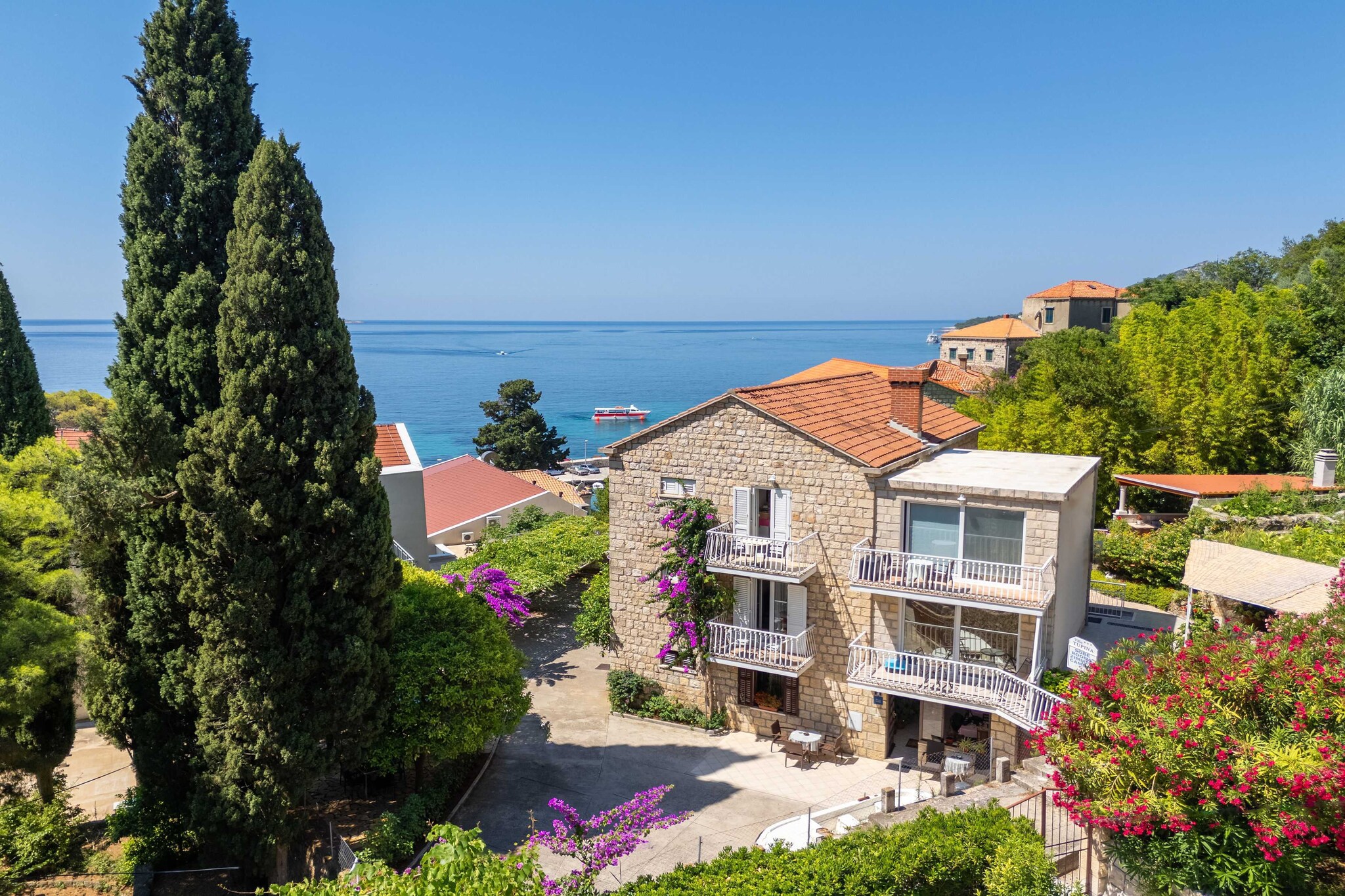 Rooms Tupina by Paulina are located in Mlini, a quiet little place in Zupa Dubrovacka.
Barbecue facilities, dining area, living room and well equipped kitchen are shared facilities.
Luggage storage before check in and after check out is available so that you can explore the area a bit more before departure.
Free private parking is available on site, reservation is needed.

This lovely superior double room is a perfect fit for up to two persons.
It features free WiFi, cable TV, air conditioning and double bed. Private bathroom comes with shower and hair dryer.
Furnished balcony with sea view is at guests disposal.

Barbecue facilities, kitchen, living room and dining area are shared.

This property is located only 5 minutes a walk to the nearest beach. Various restaurants, bars and shops can be found on the seaside promenade, 100 meters from the property. On the promenade you can also take a boat ride to Dubrovnik, Cavtat or the nearby islands.

Dubrovnik Airport is 9 km away, while Bus Station and Ferry Port, connecting the mainland with various Dalmatian islands, are 11 km away.