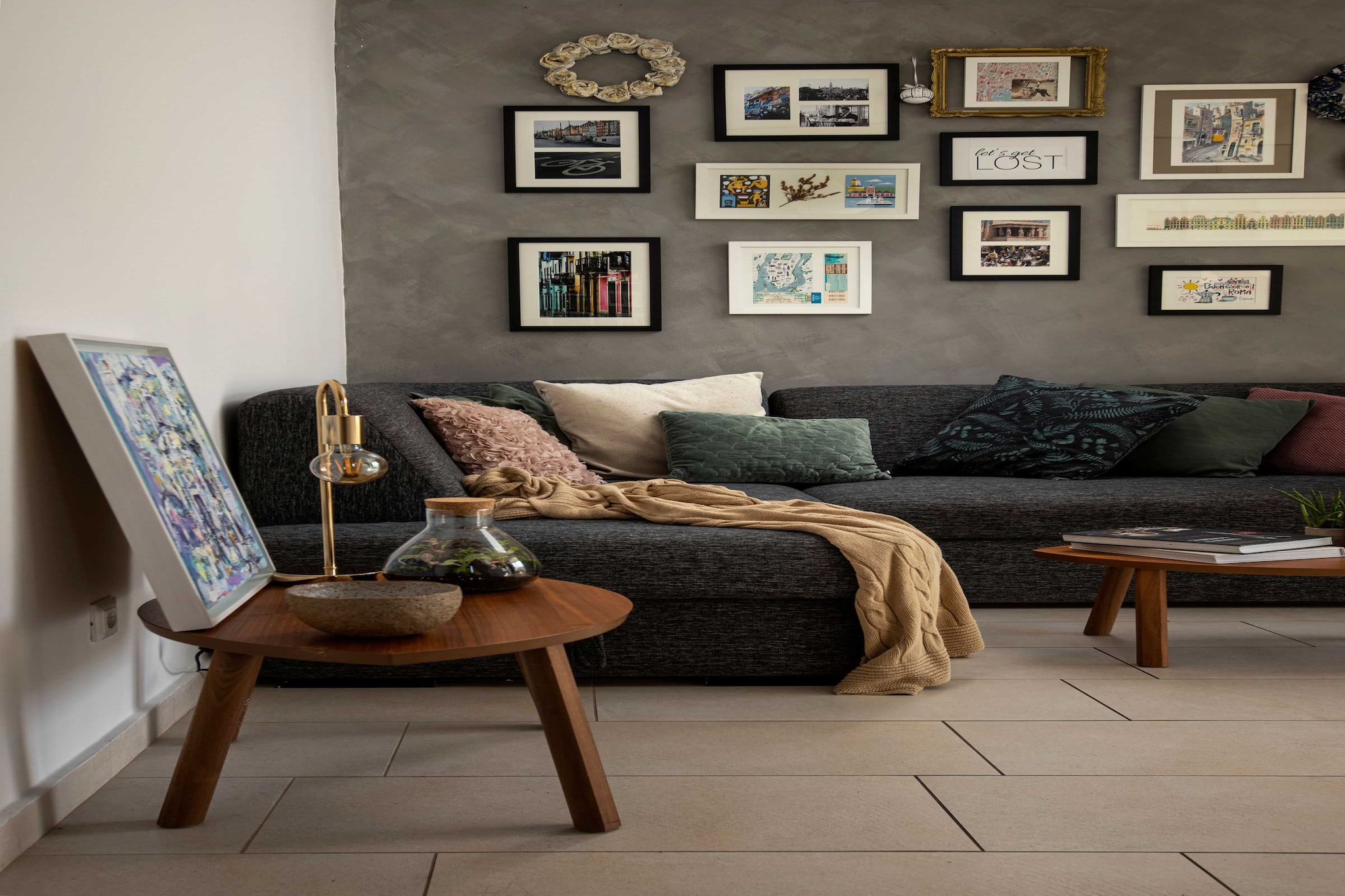 Apartment Pantarul is located in Montovjerna, only 25 minutes walking distance from the beautiful Lapad Bay and 15 minutes from the Old Town.
Free WiFi and air conditioning are provided.
Private parking garage is available, reservation is needed.
This modern One Bedroom Apartment features free WiFi, air-conditioning and SAT TV, fully equipped kitchen including an oven, stove, refrigerator, microwave, water kettle, toaster, dishwasher and dining room. Bathroom includes shower cabin and hair dryer.
The part of the town, where this apartment is located, is very popular because everything you may need is near the accommodation and guests can reach Old Town in less then 4 minutes drive or 15 minutes walk. Grocery store, bus station, restaurants, bars and cafes can be found in 290 meters range, as well as bakeries and ATMs. Nearest Bellevue beach is 5 minutes walk from the apartment.
Dubrovnik Bus Station and Ferry Port, connecting the mainland with various Dalmatian islands, are 7 minutes ride from the apartment, while Dubrovnik Airport is 21 km away.