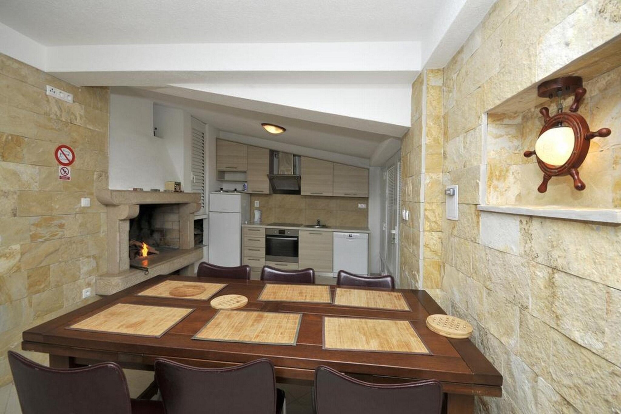 Apartments Villa Moonlight - One Bedroom Apartment with Sea View Balcony and Terrace (Sandra)-Eetkamer