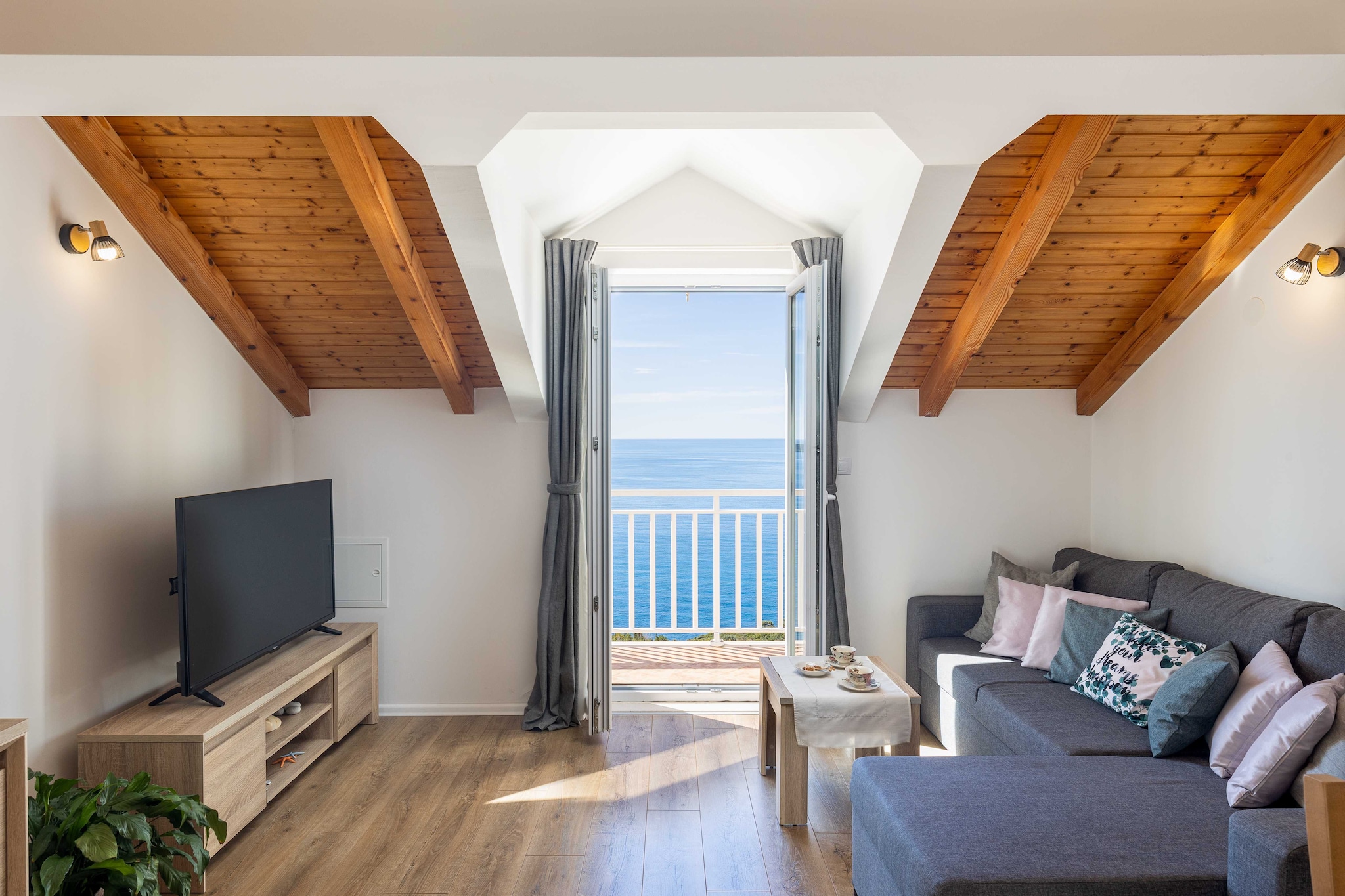 Apartment M&K - Two Bedroom Apartment with Balcony and Sea View-Woonkamer