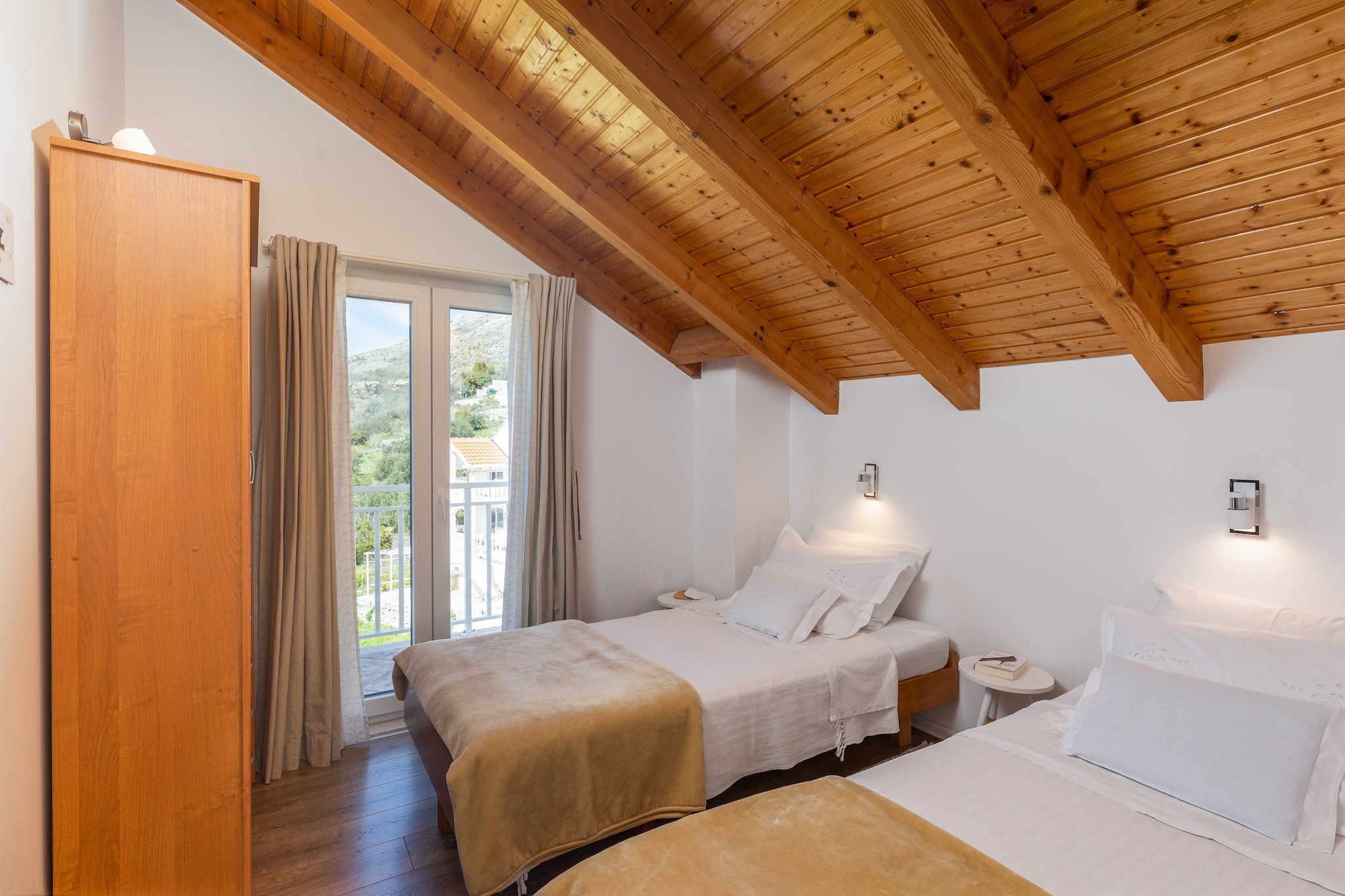 Apartment M&K - Two Bedroom Apartment with Balcony and Sea View-Slaapkamer