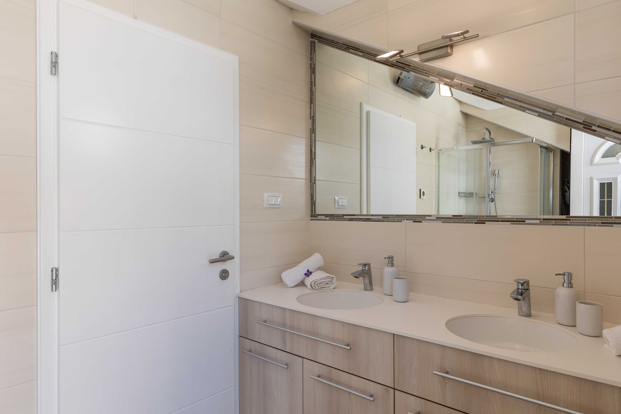 Apartment M&K - Two Bedroom Apartment with Balcony and Sea View-Badkamer