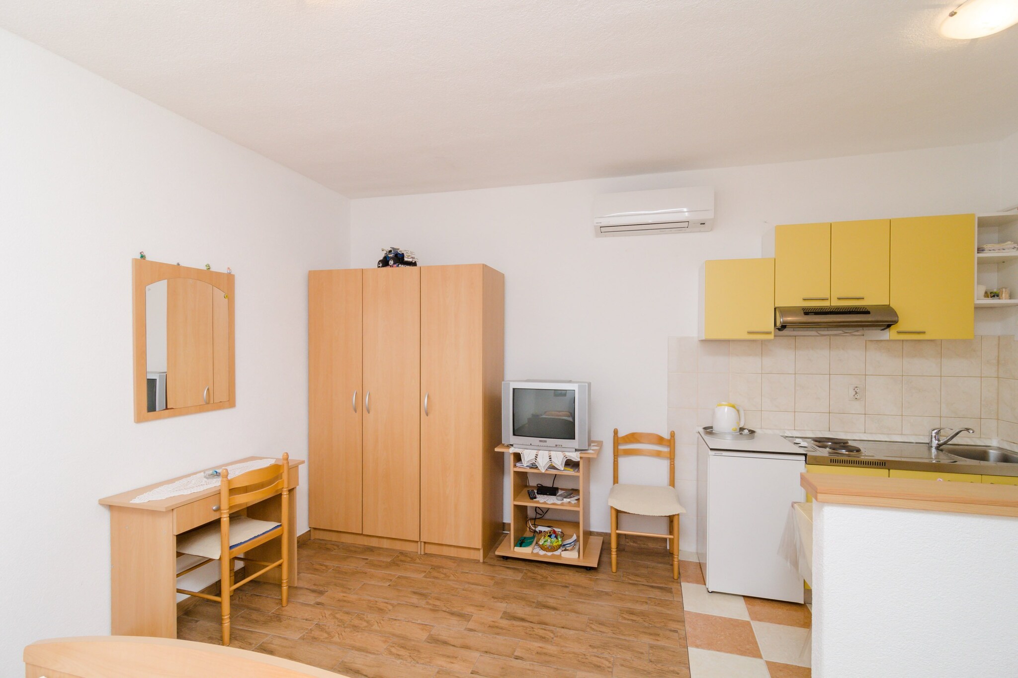 Apartments Skurla are situated on the Island of Mljet, tucked in in a little bay of Saplunara, famous for its sandy beaches and pine tree forests.
Property offers three self catering accommodation units. Wi-Fi is available throughout the property and is free of charge.
Shared terrace and barbecue are at guests disposal.
Free private parking is possible on site, reservation is not needed.
Luggage storage is possible prior check in and after check out, so you can explore the place a little more before your departure.
Studio Apartment with Terrace futures air conditioning, WiFi, TV and dinning area. Kitchen is equipped with stove and refrigeration. Bathroom is equipped with shower cabin and hairdryer.
This studio apartment can comfortably accommodate up to 2 persons.
Apartments Skurla are located in Saplunara, quiet little place in a beautiful bay on the eastern side of the island of Mljet, popular for its beautiful beaches, crystal clear sea and many hiking trails around. This location is perfect for guests who wish to relax and spend their vacation in peace and privacy.
The nearest beach is less than 200 m away, as well as several restaurant, bars and a grocery store.
Island of Mljet is also a home of one National Park, which is located approximately 40 km from the property.
Sobra Ferry Port with frequent links with the Pelješac Peninsula and the UNESCO-protected Dubrovnik, is 15 km from the Apartments Ammos.