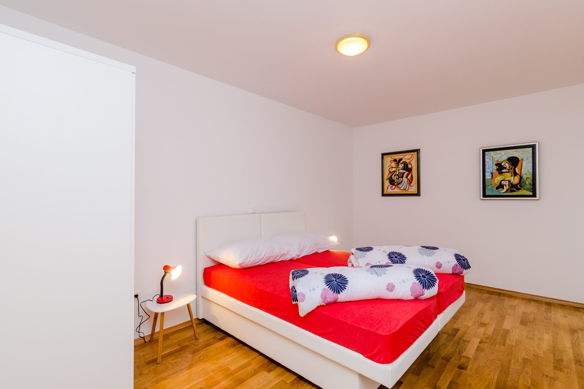 Grand Apartment - Three Bedroom Apartment with Terrace and Partial Sea View-Slaapkamer