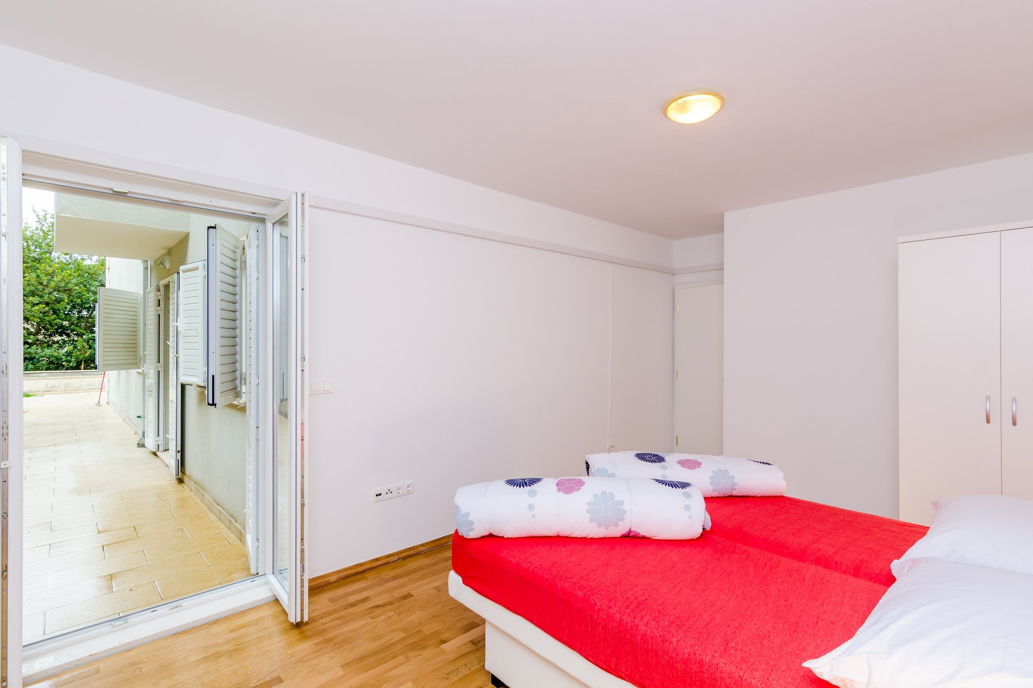 Grand Apartment - Three Bedroom Apartment with Terrace and Partial Sea View-Slaapkamer