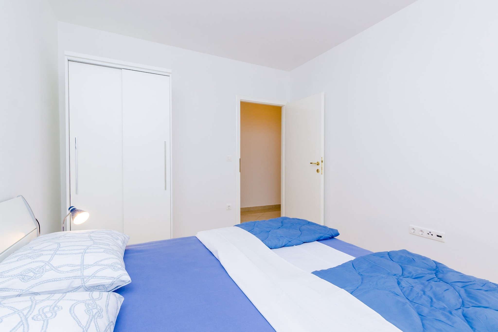 Grand Apartment - Three Bedroom Apartment with Terrace and Partial Sea View-Slaapkamer