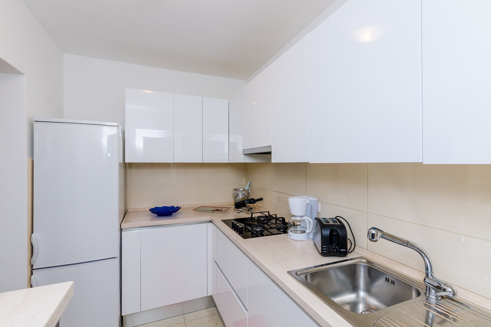Grand Apartment - Three Bedroom Apartment with Terrace and Partial Sea View-Keuken