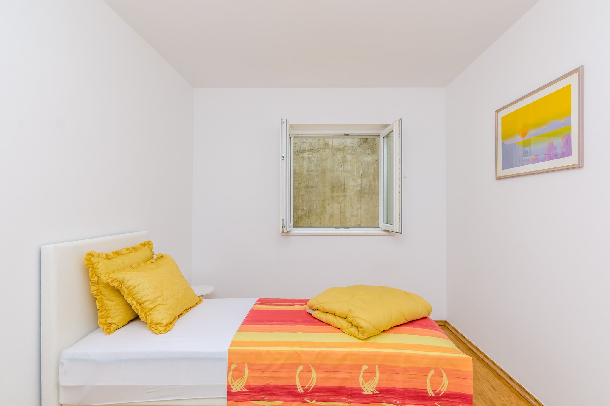 Grand Apartment - Three Bedroom Apartment with Terrace and Partial Sea View-Slaapkamer