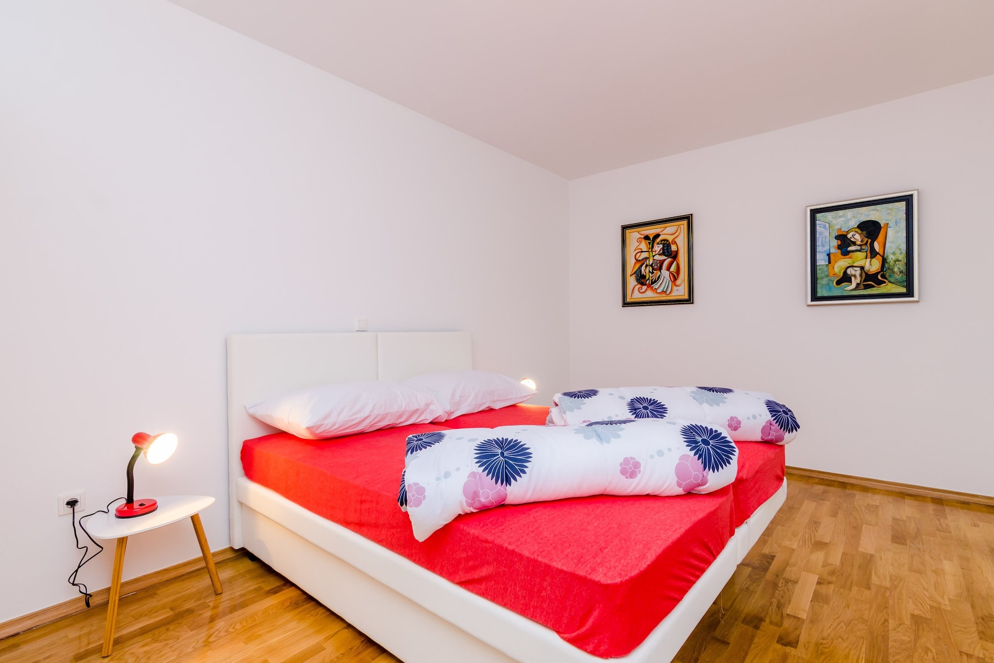 Grand Apartment - Three Bedroom Apartment with Terrace and Partial Sea View-Slaapkamer