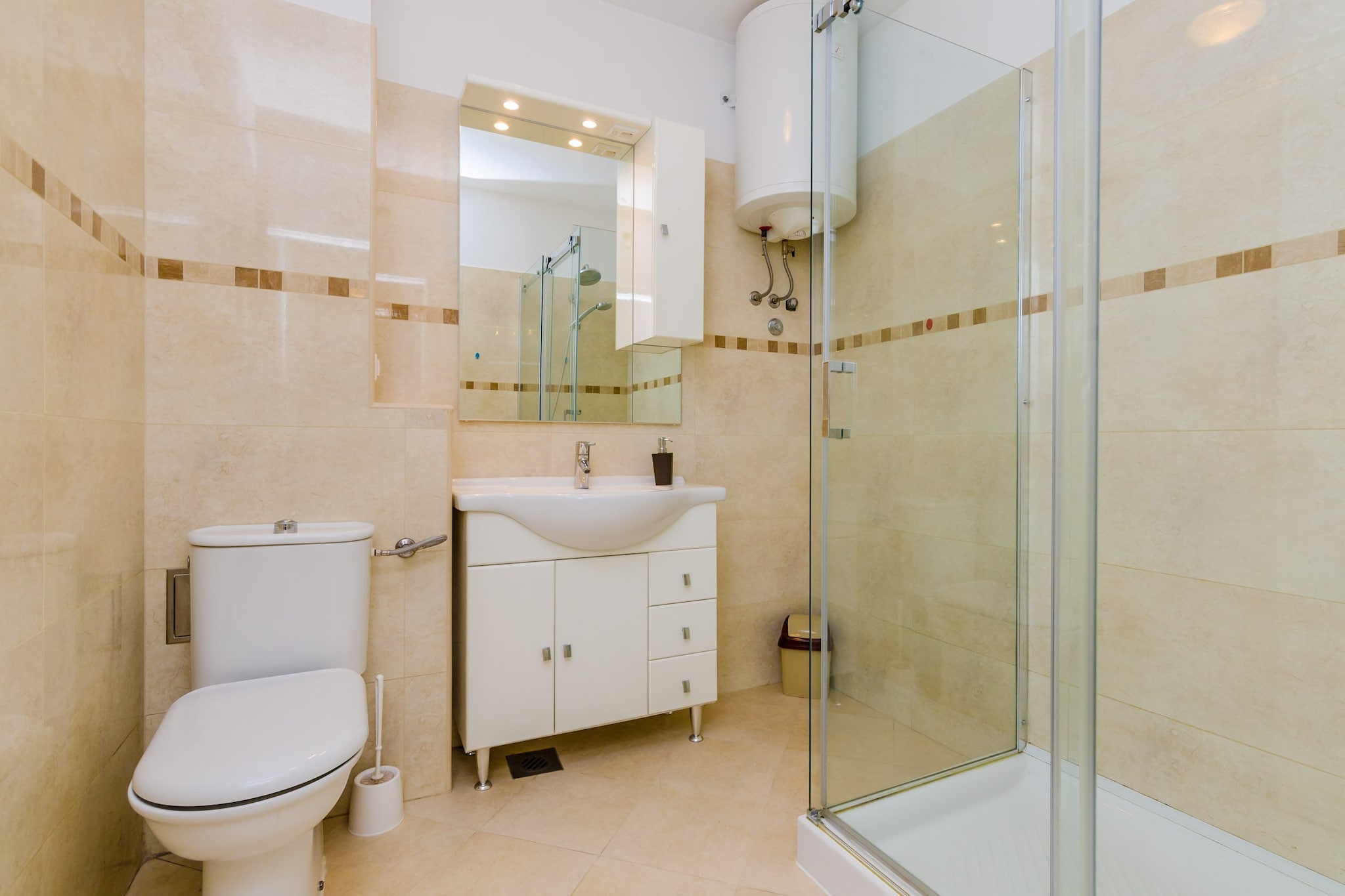 Grand Apartment - Three Bedroom Apartment with Terrace and Partial Sea View-Badkamer