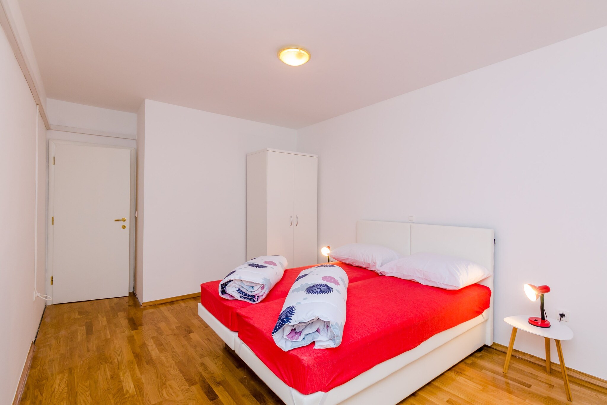Grand Apartment - Three Bedroom Apartment with Terrace and Partial Sea View-Slaapkamer