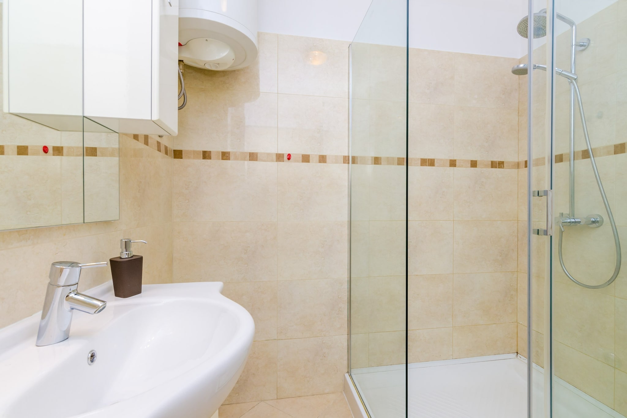 Grand Apartment - Three Bedroom Apartment with Terrace and Partial Sea View-Badkamer