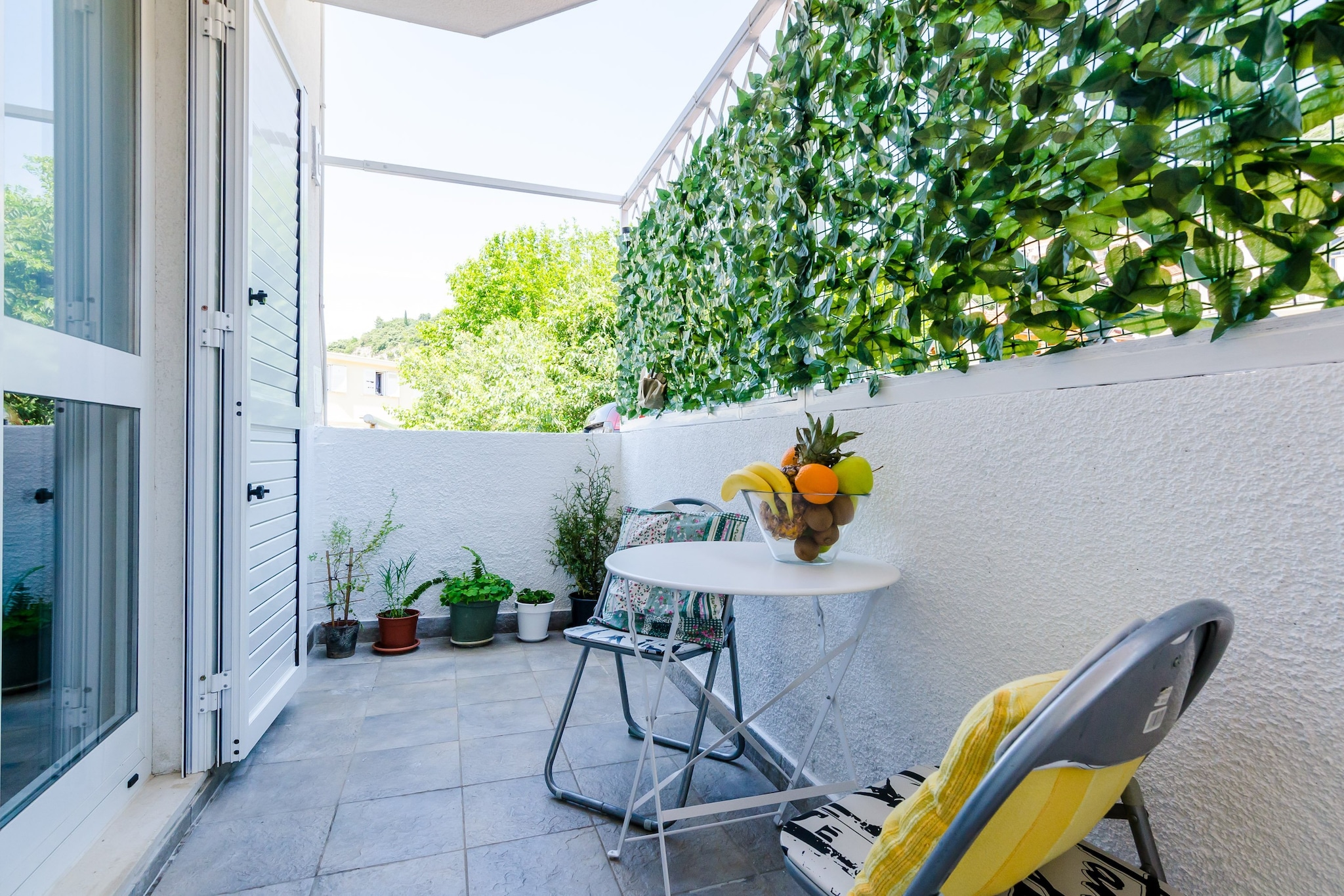 Apartment Antej features one bedroom apartment with terrace and city view located in a quiet neighborhood near Dubrovnik's main bus station and ferry port. This apartment is a perfect choice for travellers who want to get to know both the Old Town of Dubrovnik, as well as undiscovered areas of Dubrovnik and Dubrovnik's breathtaking archipelago. The apartment is equipped with WiFi, air-conditioning and flat screen SAT TV.
Private parking is free of charge and available on site. Luggage storage is possible prior to check in.
This spacious one bedroom apartment with terrace and city view can comfortably accommodate 4 guests.
It features WiFi, air-conditioning and plasma SAT TV. Bedroom features large double bed, with addittional sofa bed in the living room. Kitche is fuly equipped and coes with dining area.
Private bathroom is fitted with a shower and a hair dryer. Washing machine is at guests disposal.
Furnished terrace with city view is at gusts disposal.
Apartment Antej is located in Gruž, a quiet neighborhood near Dubrovnik's Main Bus Station and Ferry Port, connecting the mainland with various Dalmatian islands. Bus stop to famous Dubrovnik Old town is just 200 m from the accommodation. The Old Town is 2.6 km away, with historic sights, restaurants, cafes, bars and shops. Grocery stores, green market, restaurants, cafes, bakeries and ATM's can be found down in the range of 400 m from the property. Lapad Bay with its promenade and beaches are 2.1 km away.
Dubrovnik Main Bus Station and Ferry Port, connecting the mainland with various Dalmatian islands, are 800 m from the accommodation, while Dubrovnik Airport is 21 km away.