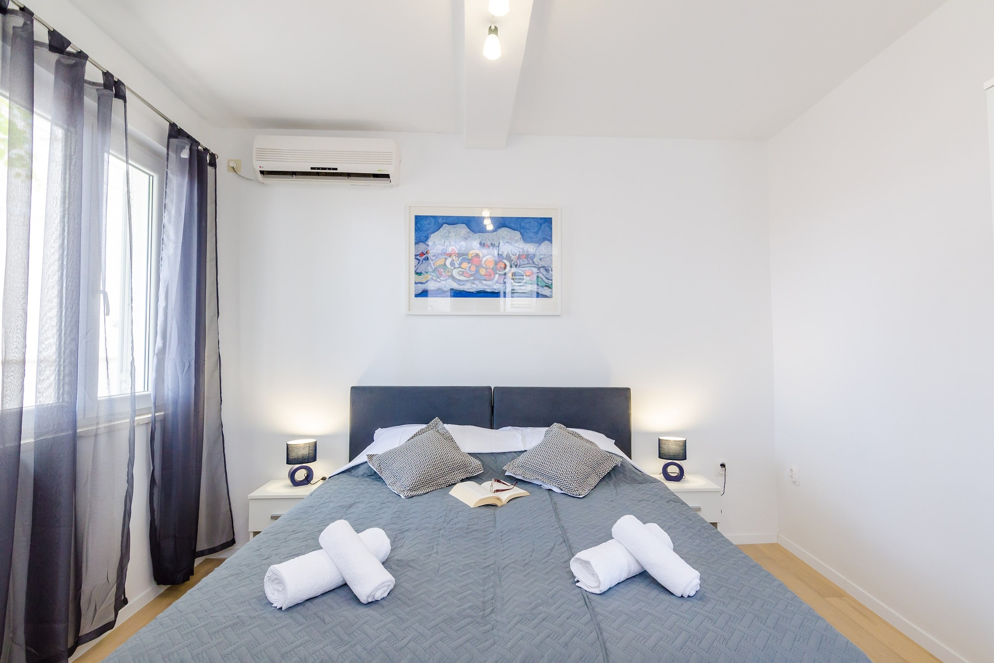 Miracle Apartments - Comfort Studio Apartment with Terrace and City View