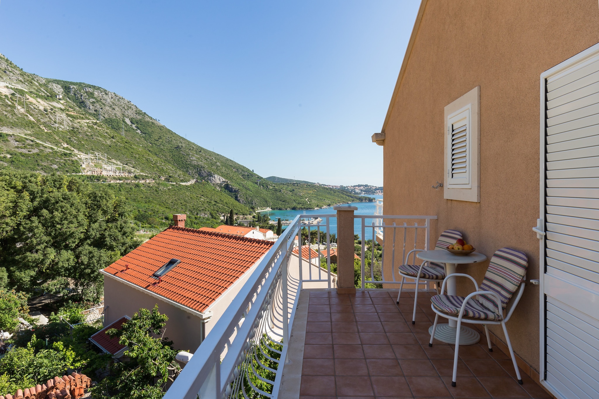 Villa Dubravka offers five  self-catering accommodation units located in Plat, lovely village situated 12 km from historic city of Dubrovnik. Plat is a small, idyllic  settlement located between Mlini and Cavtat with intact beauty, rich vegetation and stunning beaches.
Each unite has balcony,  flat screen SAT TV and private bathroom.Guest will have unlimited access to WiFi.

The apartment features free wifi, air condition, flat screen TV and SAT TV, so as kitchenette equipped with water kettle, refrigerator as well as private bathroom with shower and hairdryer. Guests can enjoy their staying on balcony with outdoor furniture.

Villa Dubravka is located in Plat, lovely village situated 12 km from historic city of Dubrovnik. Plat is a small, idyllic  settlement located between Mlini and Cavtat with intact beauty, rich vegetation and stunning beaches.



Enjoy the crystal clear sea, together with some of the sandy, pebble or rocky beaches, surrounded by cypresses and pine trees, that Plat offers. Villa Dubravka is located in a quiet and peaceful area where guests can truly relax. Entertainment, as well as cultural, historical sites and other interesting destinations can be explored while enjoying the comfort of Villa Dubravka. 

The closest beach is only 13 min away on foot. Also, down at the beachfront there are many bars and restaurants. Shopping center with worldwide brands and a big supermarket is 4,5 km away, so as grocery stores and restaurants to choose from. Bus station is 400 m away. Distance to Dubrovnik airport is 12 km.

Bus station is 400 m away. Distance to Dubrovnik airport is 12 km.