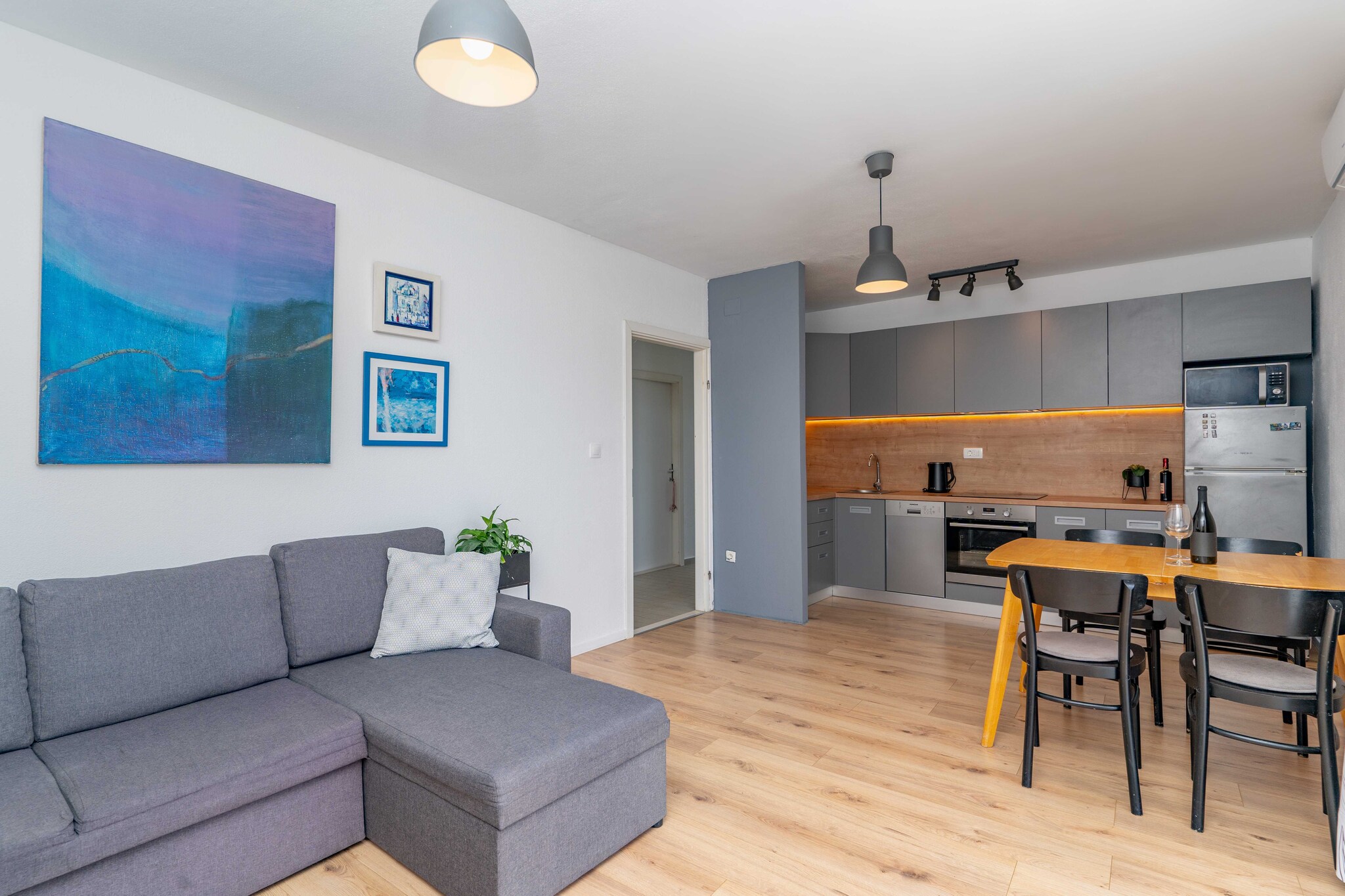 Apartment Konak - Two Bedroom Apartment with Terrace and Sea View-Binnen