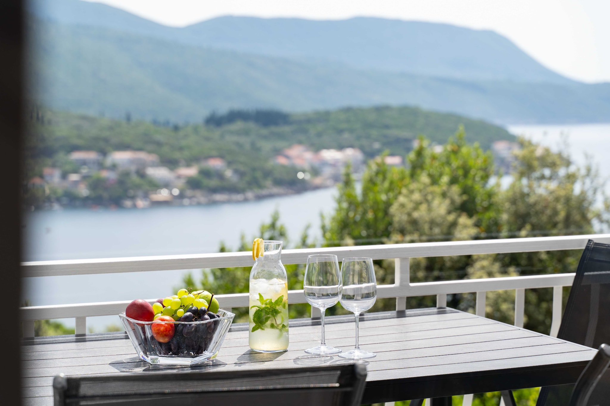 Apartment Konak - Two Bedroom Apartment with Terrace and Sea View-Buitenlucht
