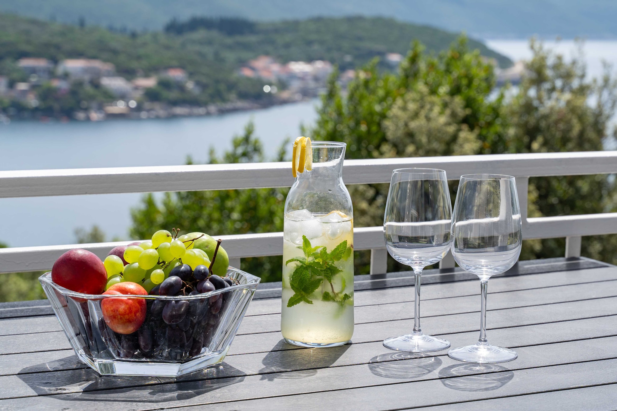 Apartment Konak - Two Bedroom Apartment with Terrace and Sea View-Buitenlucht