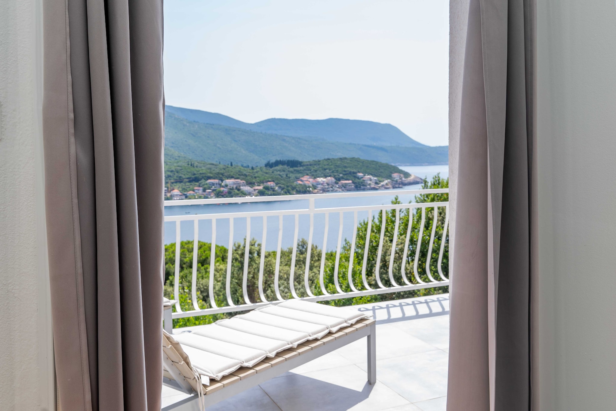 Apartment Konak - Two Bedroom Apartment with Terrace and Sea View-Terrasbalkon
