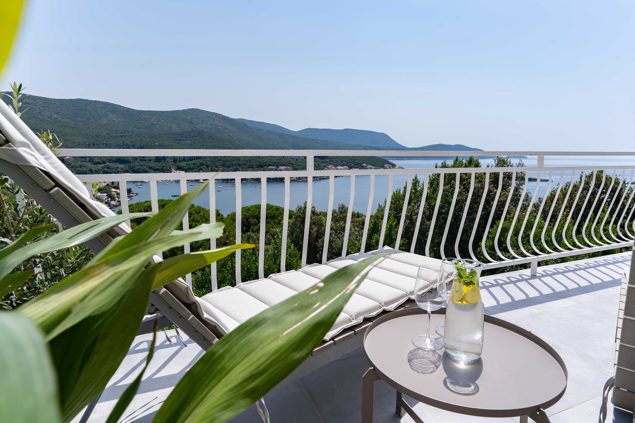 Apartment Konak - Two Bedroom Apartment with Terrace and Sea View-Terrasbalkon