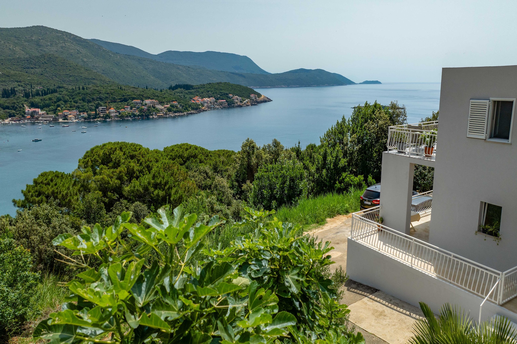 Apartment Konak - Two Bedroom Apartment with Terrace and Sea View-Buitenlucht
