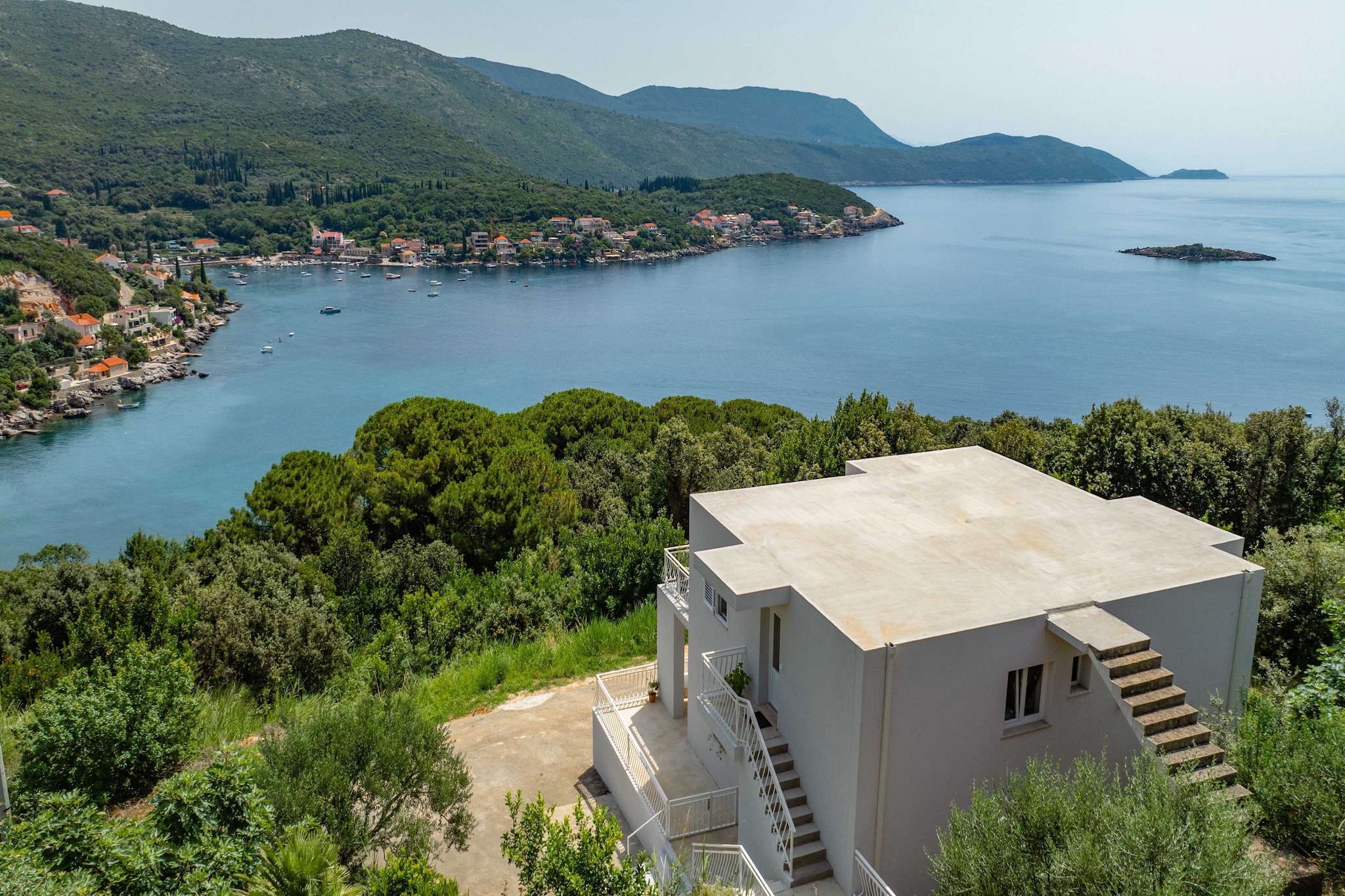 Apartment Konak - Two Bedroom Apartment with Terrace and Sea View-Buitenlucht