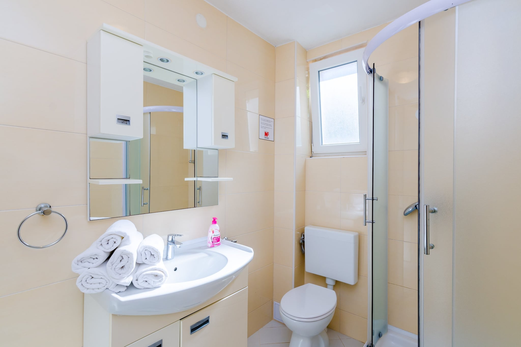Apartments Kola's Mill - One Bedroom Apartment with Terrace and Sea View (A2)-Badkamer