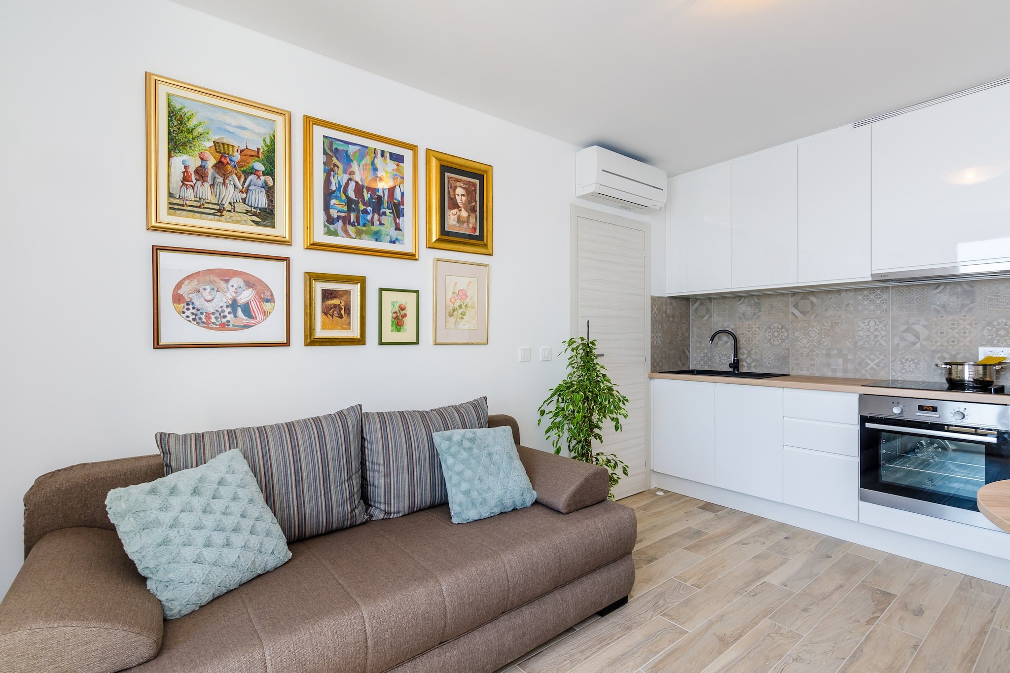 Apartments Lazarin are located in PloÄe, the neighborhood of Dubrovnik just east of Dubrovnik's Old Town. This is the most attractive area of Dubrovnik (beside the historical center).
Units are located on the 4rd floor in a building.
The nearest parking is 20 min walk away and it is public and it costs.
This lovely one bedroom apartment with balcony and sea view is aperfect fit for up to four persons.
It features air conditioning, WiFi and flat-screen TV. Guests will be provided with the large double bed and additional sofa bed for two in the living room. Kitchen is well equipped with a oven, refrigerator, toaster and dishwasher. Bathroom includes shower, hair dryer and washing machine.
Balcony with outdoor furniture offers wonderful sea view.
Apartments Lazarin is 1 km away from the Old Town, the grocery shop, bakery and cafes can be found in 170 meters range. The nearest bus station is 200 meters away, with buses passing frequently.
Apartments Lazarin are perfect place for guests who love to enjoy the sun and the sea, being close to the touristic centre, but far enough to avoid the crowds and keep their peace and privacy.
Dubrovnik Bus Station and Ferry Port, connecting the mainland with various Dalmatian islands are 5,5 km away from the property, while Dubrovnik Airport is 21 km away.