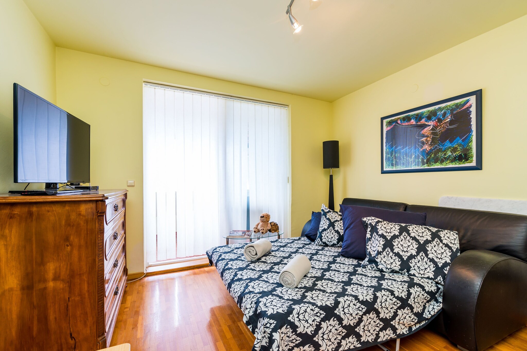 Apartment Reale is ideally situated as it is walking distance to The City Walls and everything else Dubrovnik has to offer. Luggage storage is possible prior check in and after check out, so you can explore the city a little more before your departure.

Apartment features free WiFi, air-conditioning and flat screen cable TV, equipped kitchen with dining area and bathroom. It will also provide you with a lovely furnished balcony with a sea view. Washing machine, ironing board and hairdryer are also on guests disposal.

Being in the modern center of the town, property is in proximity of restaurants, shopping centers, markets, banks, ATM's and post office. Nearest bus station is 50 m away with frequent lines to all areas of the city, especially The Old City.

Dubrovnik Main Bus Station and Ferry Port are 1.5 km away, while Dubrovnik Airport is 21 km away.