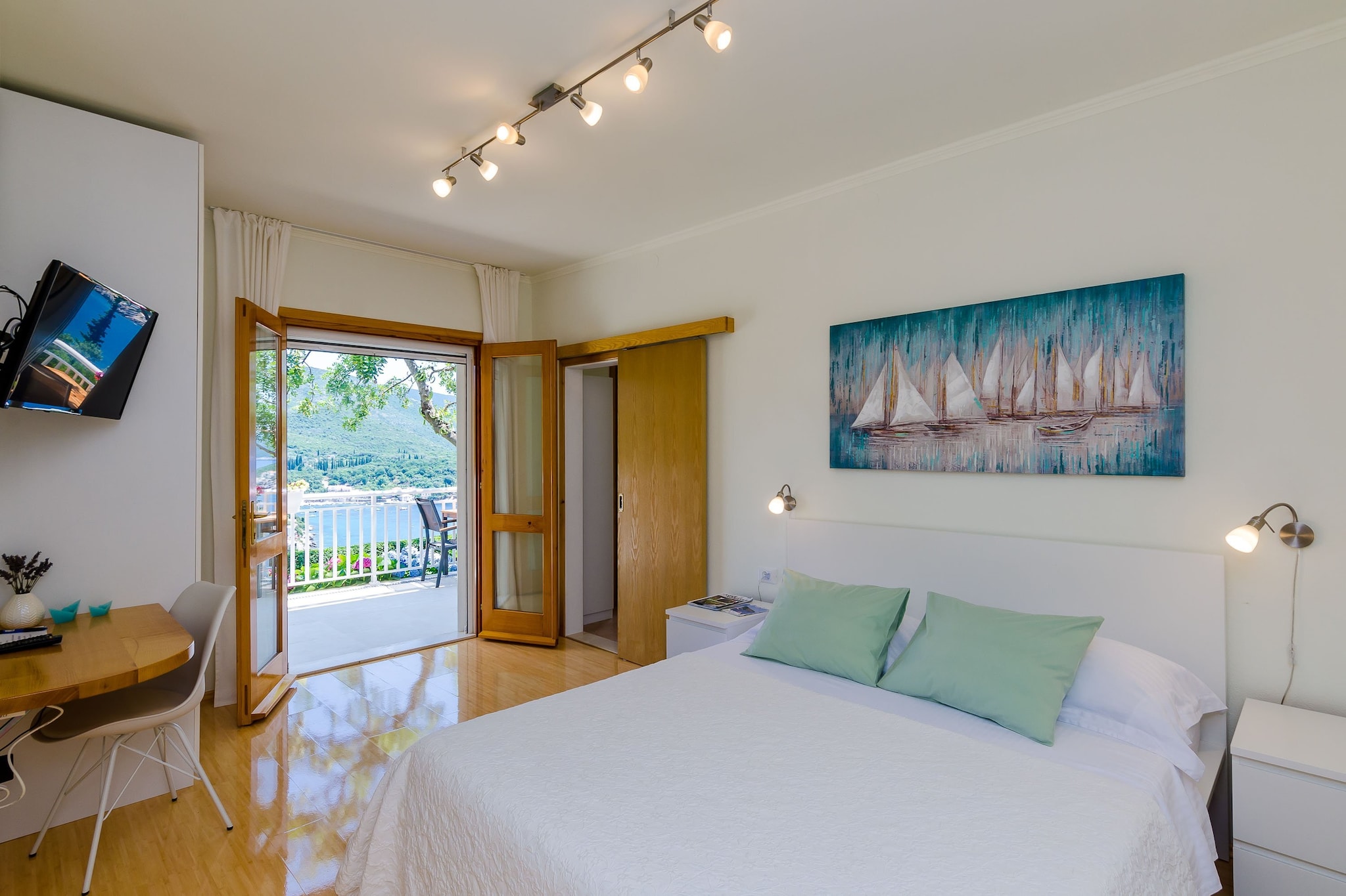 Apartments Sara (Molunat) - One Bedroom Apartment with Terrace and Sea View-Chambre