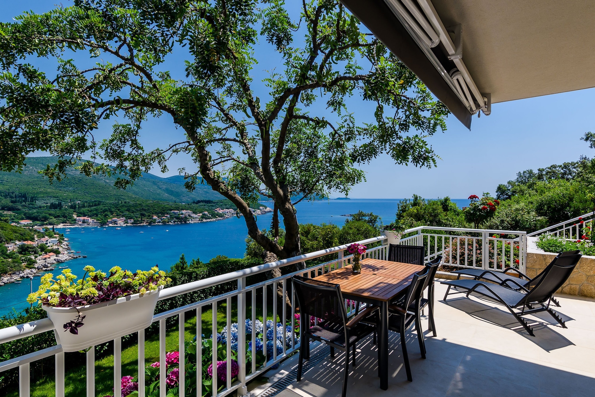 Apartments Sara (Molunat) - One Bedroom Apartment with Terrace and Sea View-Terrasse