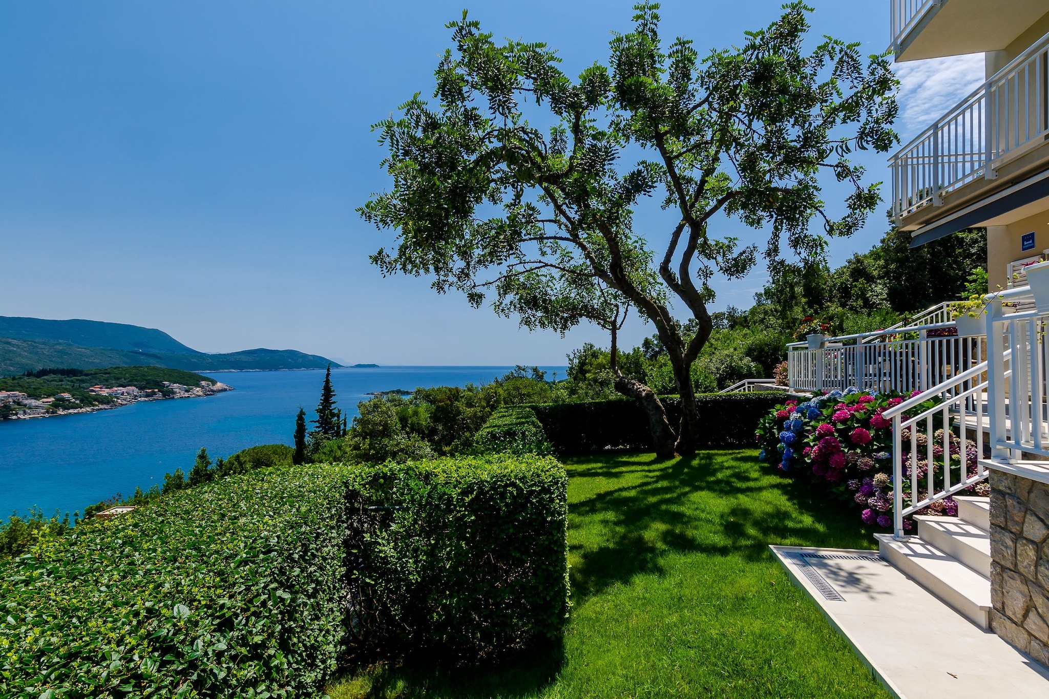 Apartments Sara (Molunat) - One Bedroom Apartment with Terrace and Sea View-Vue