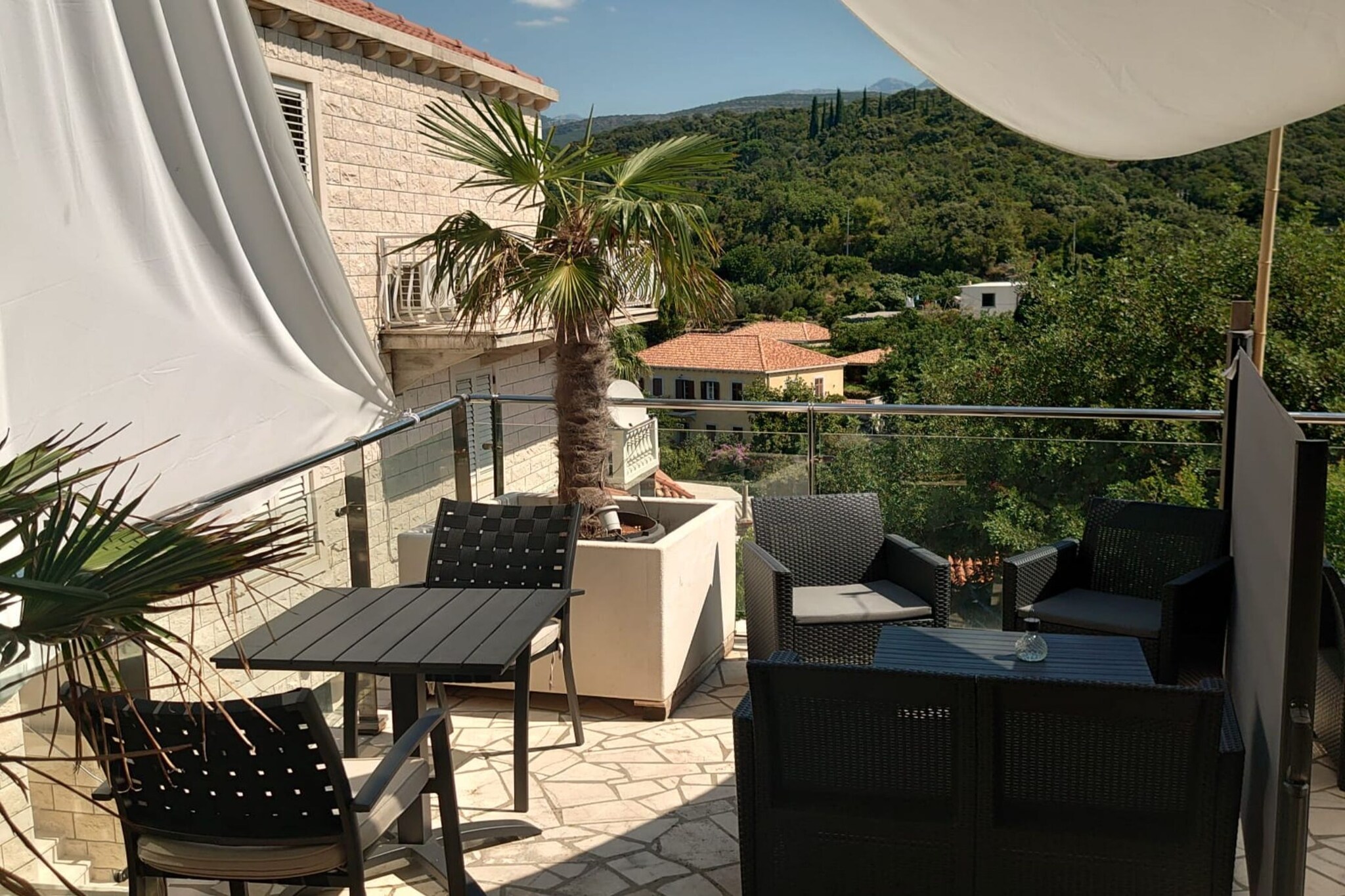 Villa Peragić - Triple Room with Balcony and Private External Bathroom-Uitzicht