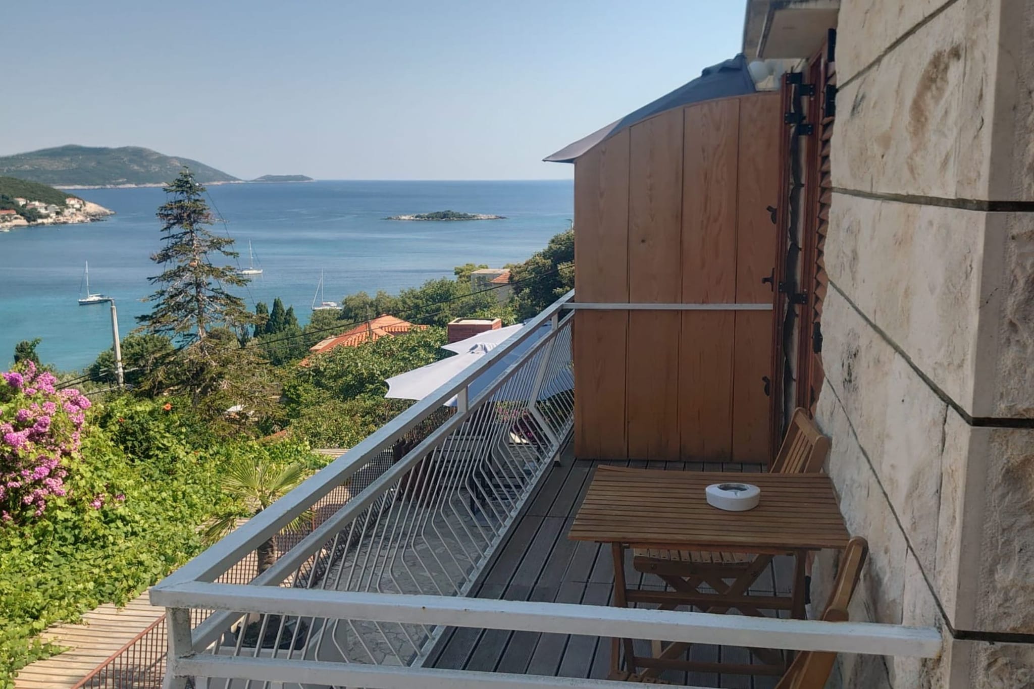 Villa Peragić - Triple Room with Balcony and Private External Bathroom-Uitzicht
