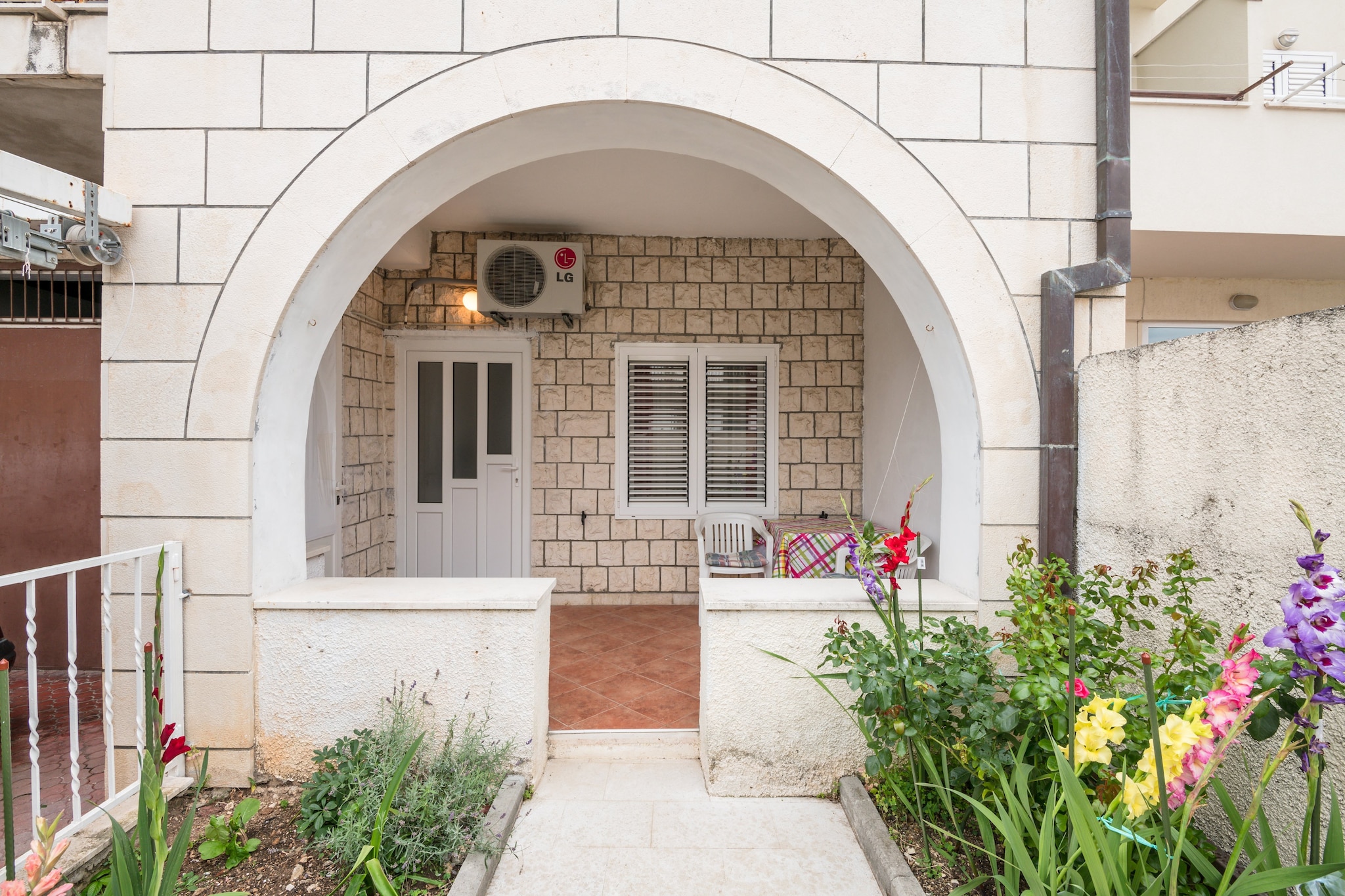 Apartment Primorka - Studio Apartment with Terrace-Buitenlucht