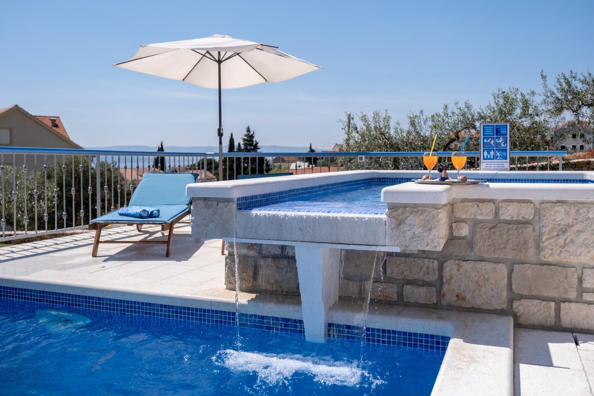 Villa Blue Sky - Three Bedroom Villa with Pool-Zwembad