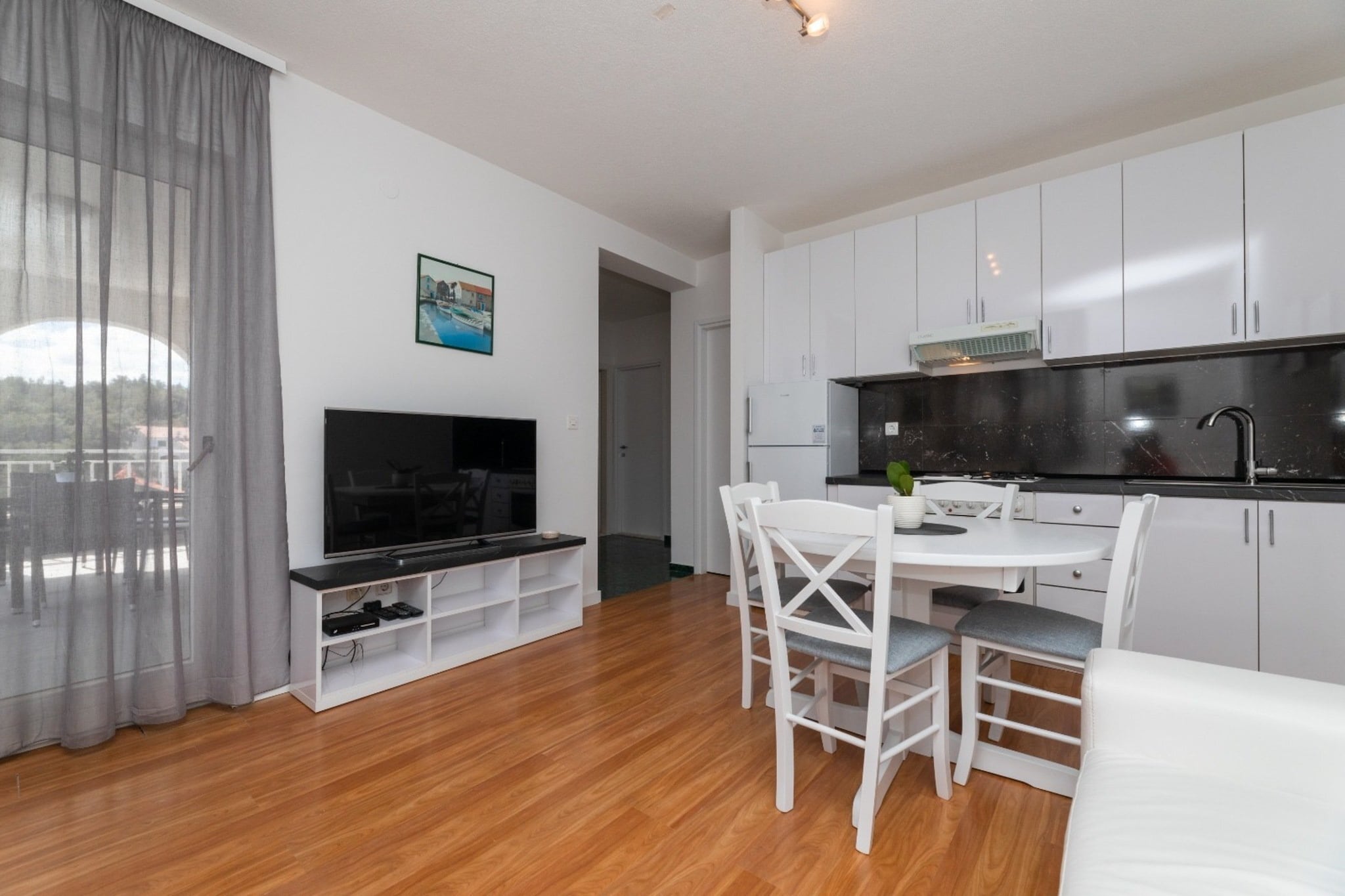 Villa Supetar Garden - Two Bedroom Apartment with Terrace-Eetkamer