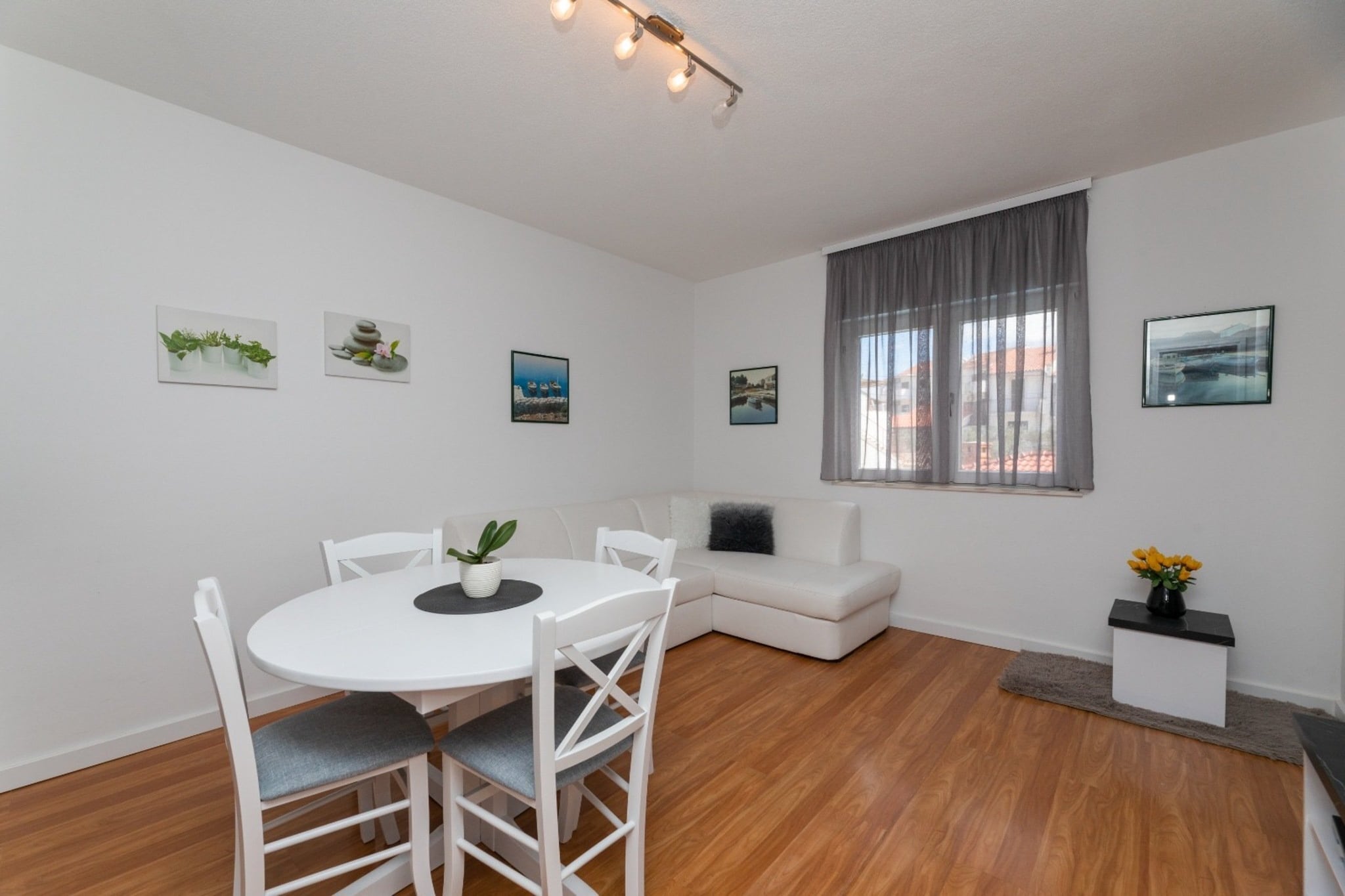 Villa Supetar Garden - Two Bedroom Apartment with Terrace-Eetkamer
