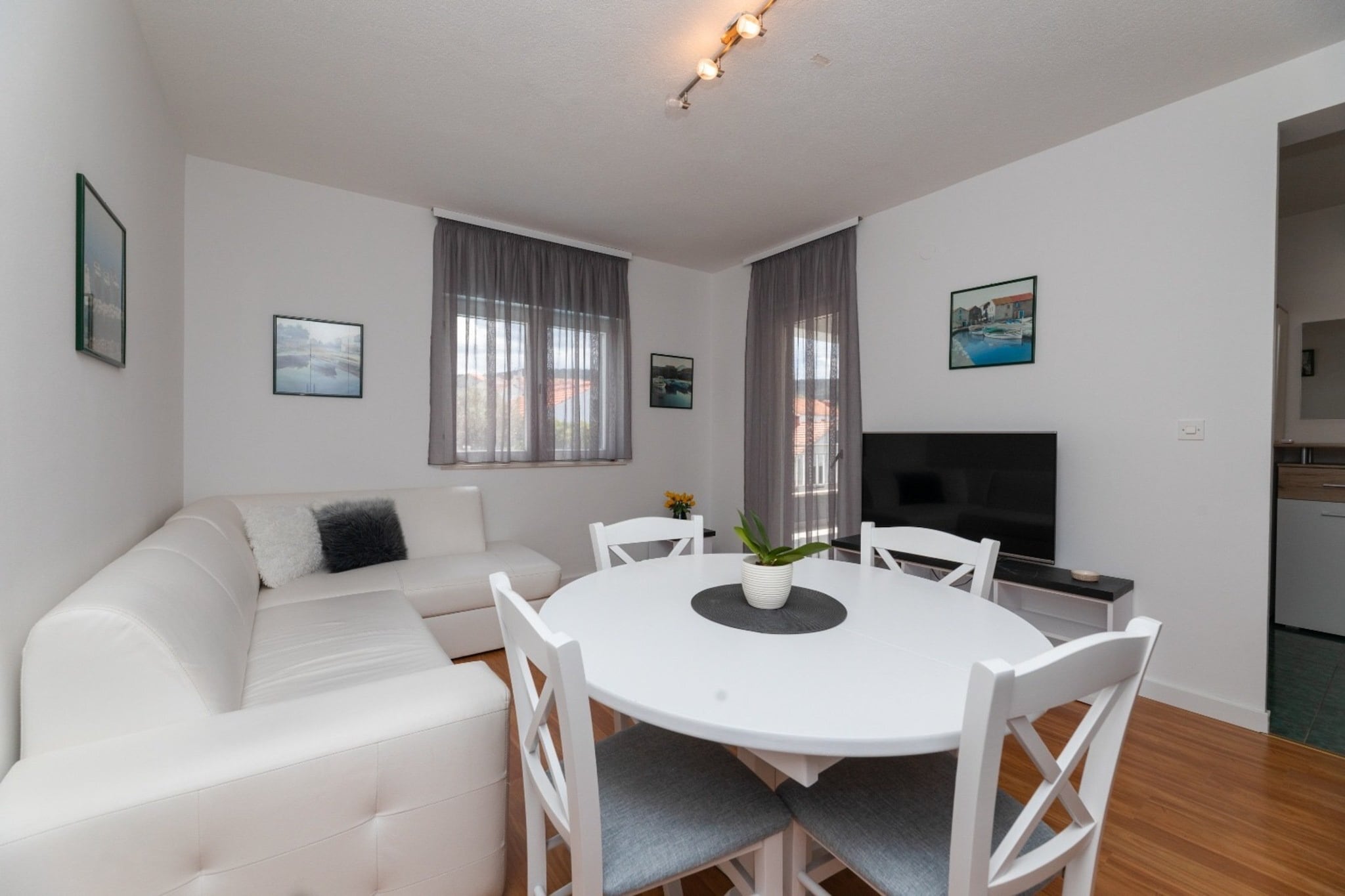 Villa Supetar Garden - Two Bedroom Apartment with Terrace-Eetkamer