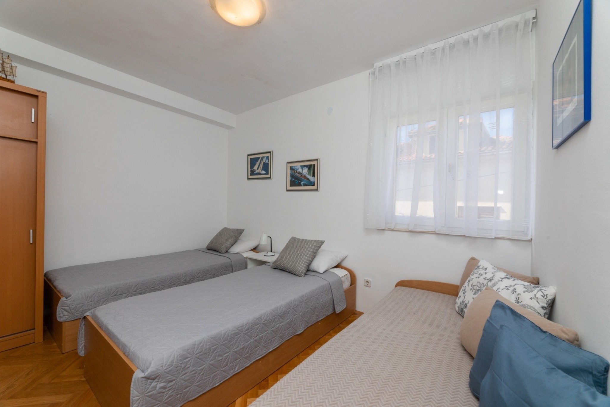 Villa Supetar Garden - Two Bedroom Apartment with Balcony-Slaapkamer