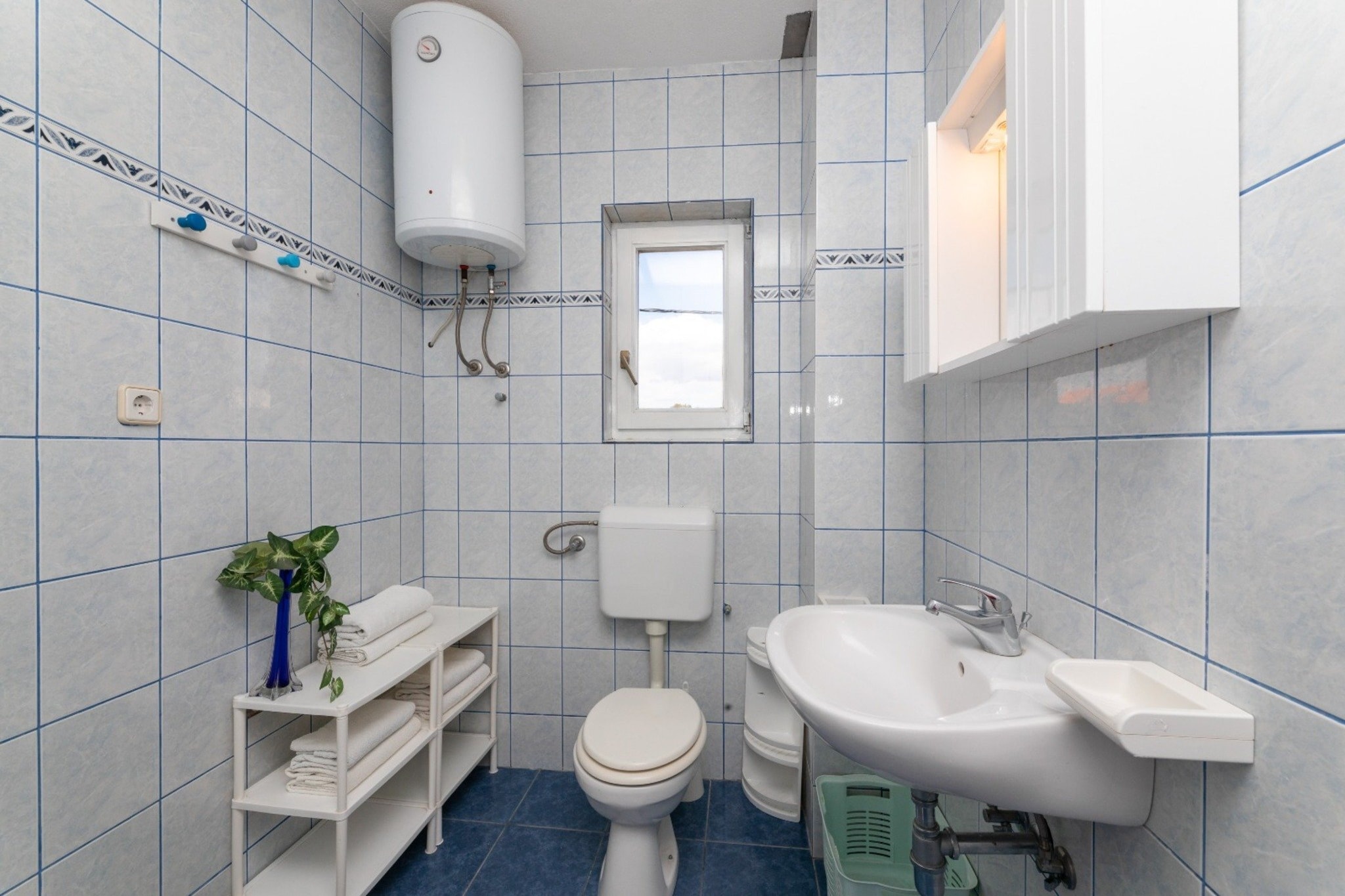 Villa Supetar Garden - Two Bedroom Apartment with Balcony-Badkamer