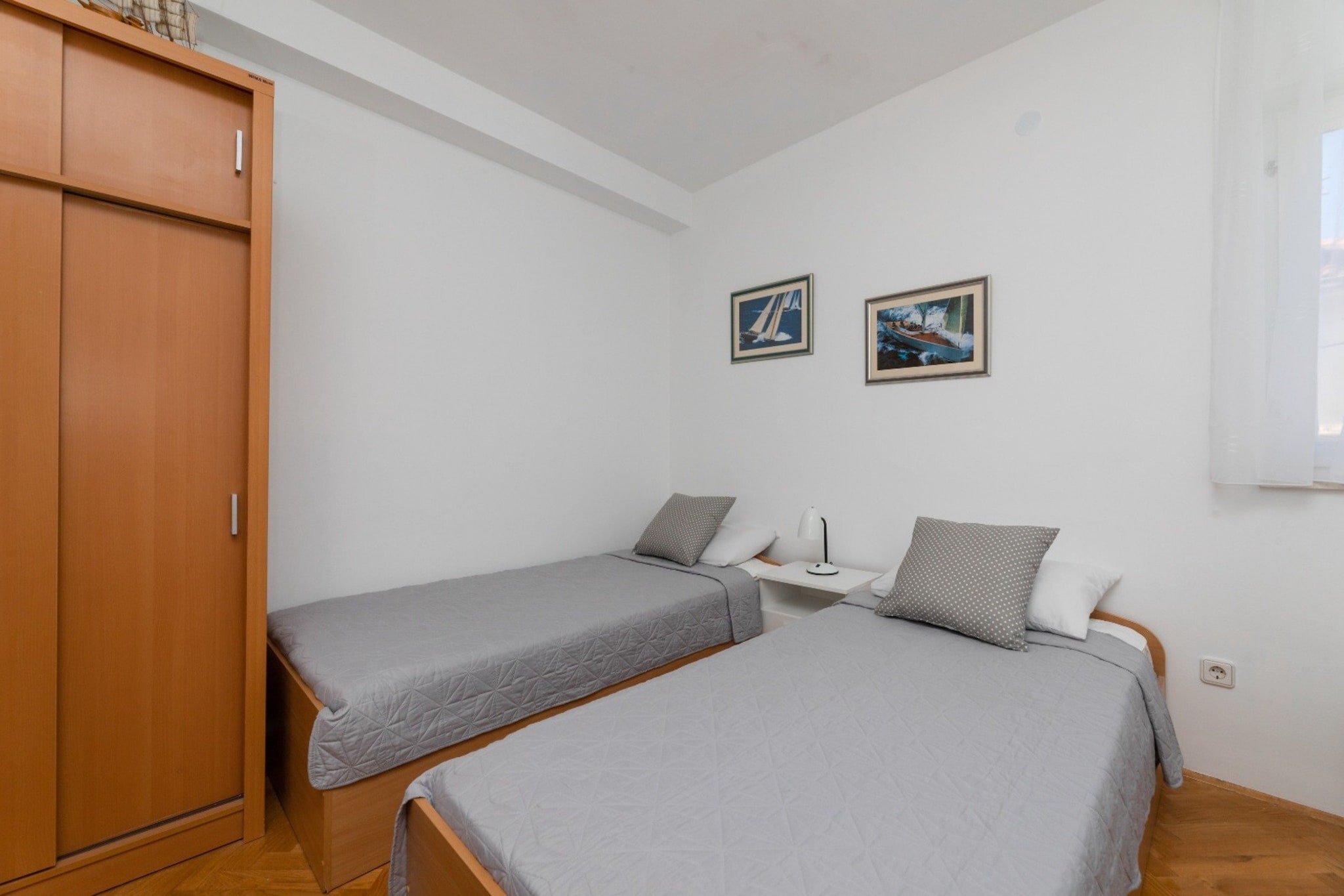 Villa Supetar Garden - Two Bedroom Apartment with Balcony-Slaapkamer
