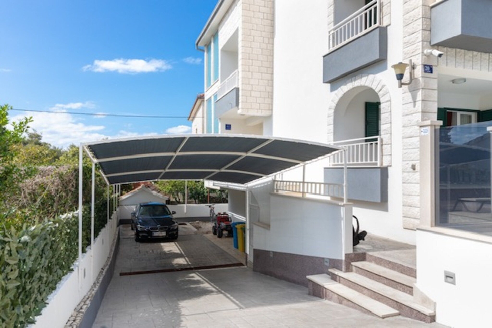 Villa Supetar Garden - Two Bedroom Apartment with Balcony-Parkeerplaats