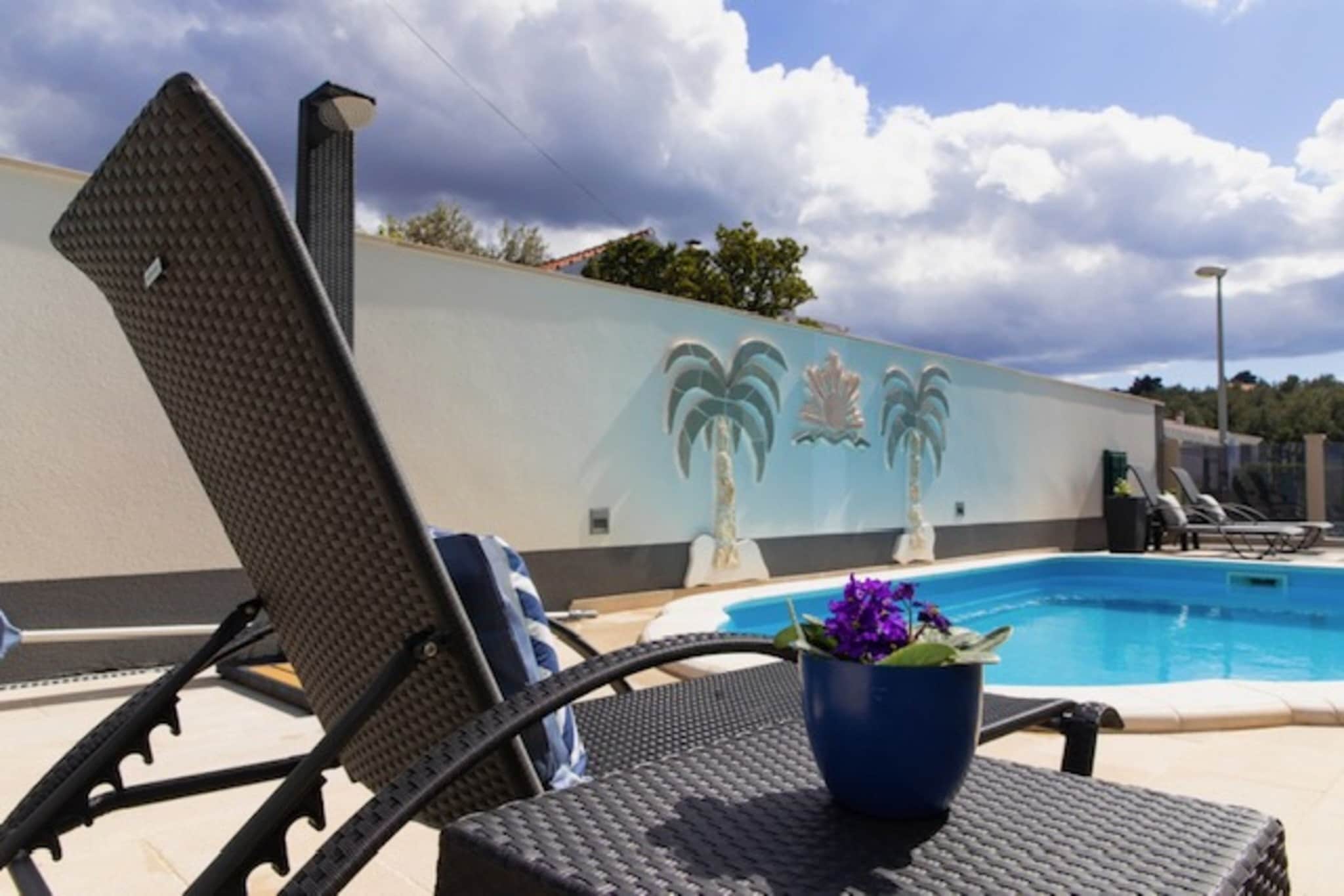 Villa Supetar Garden - Two Bedroom Apartment with Balcony-Zwembad