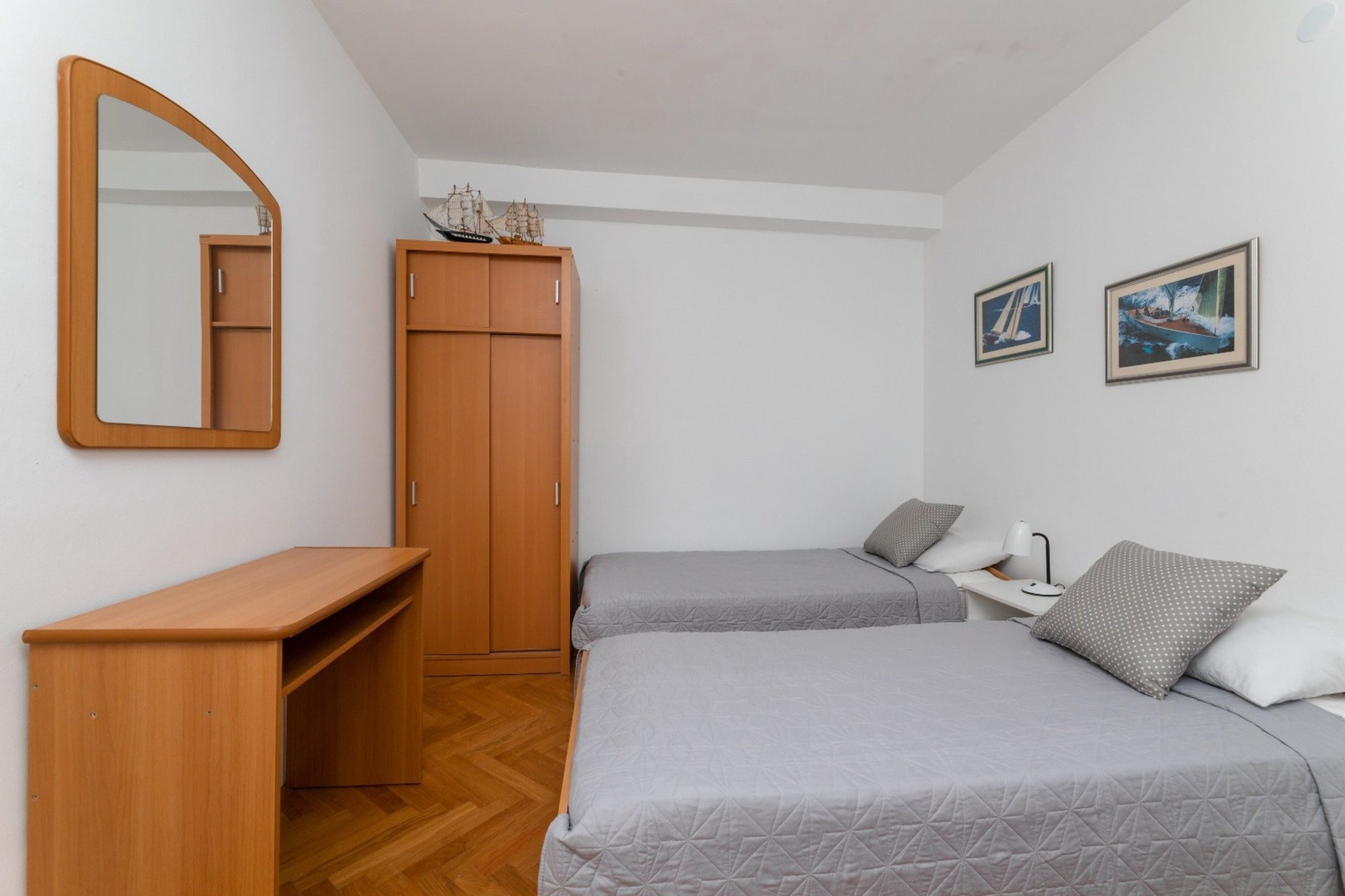 Villa Supetar Garden - Two Bedroom Apartment with Balcony-Slaapkamer