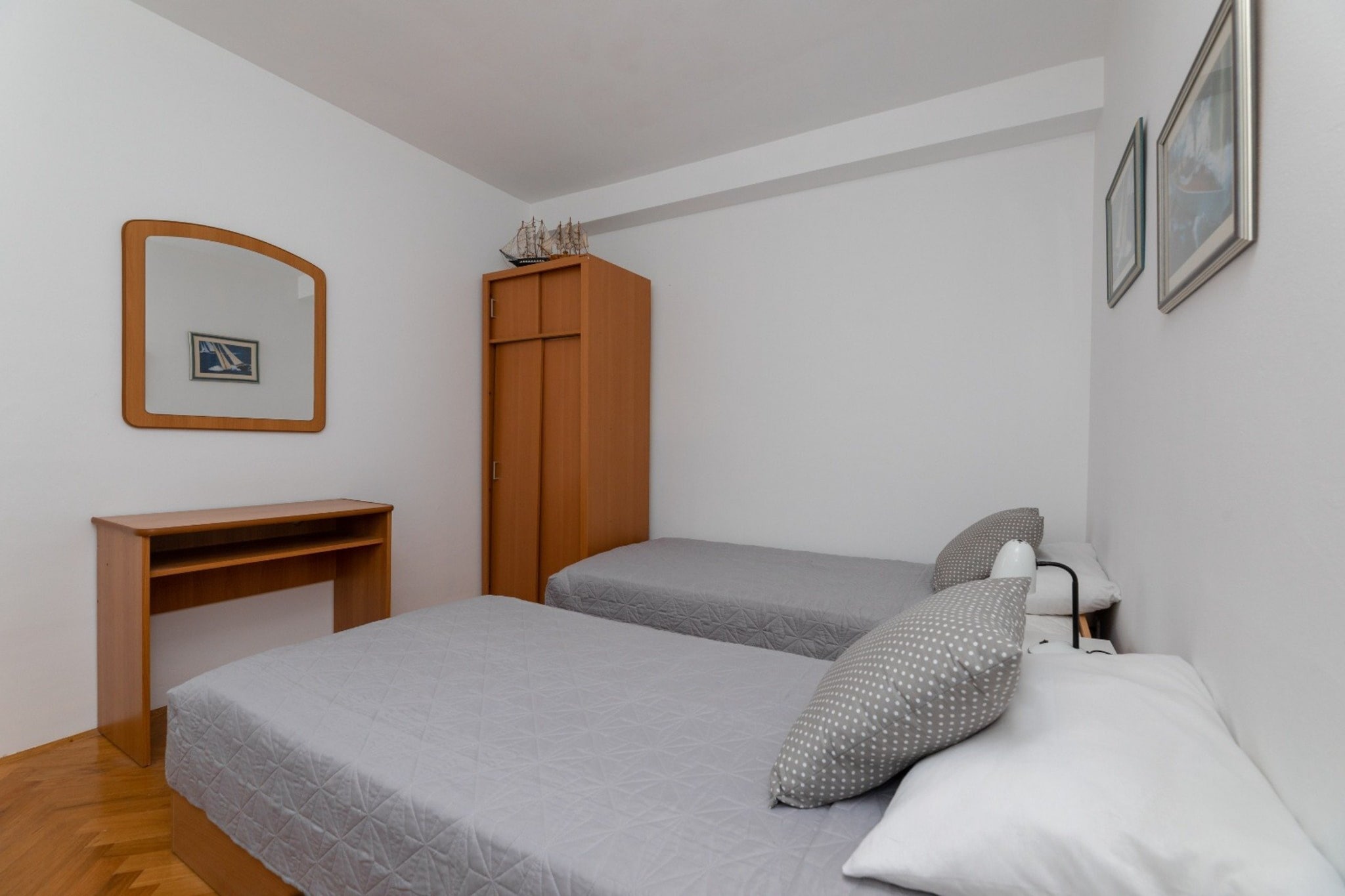 Villa Supetar Garden - Two Bedroom Apartment with Balcony-Slaapkamer