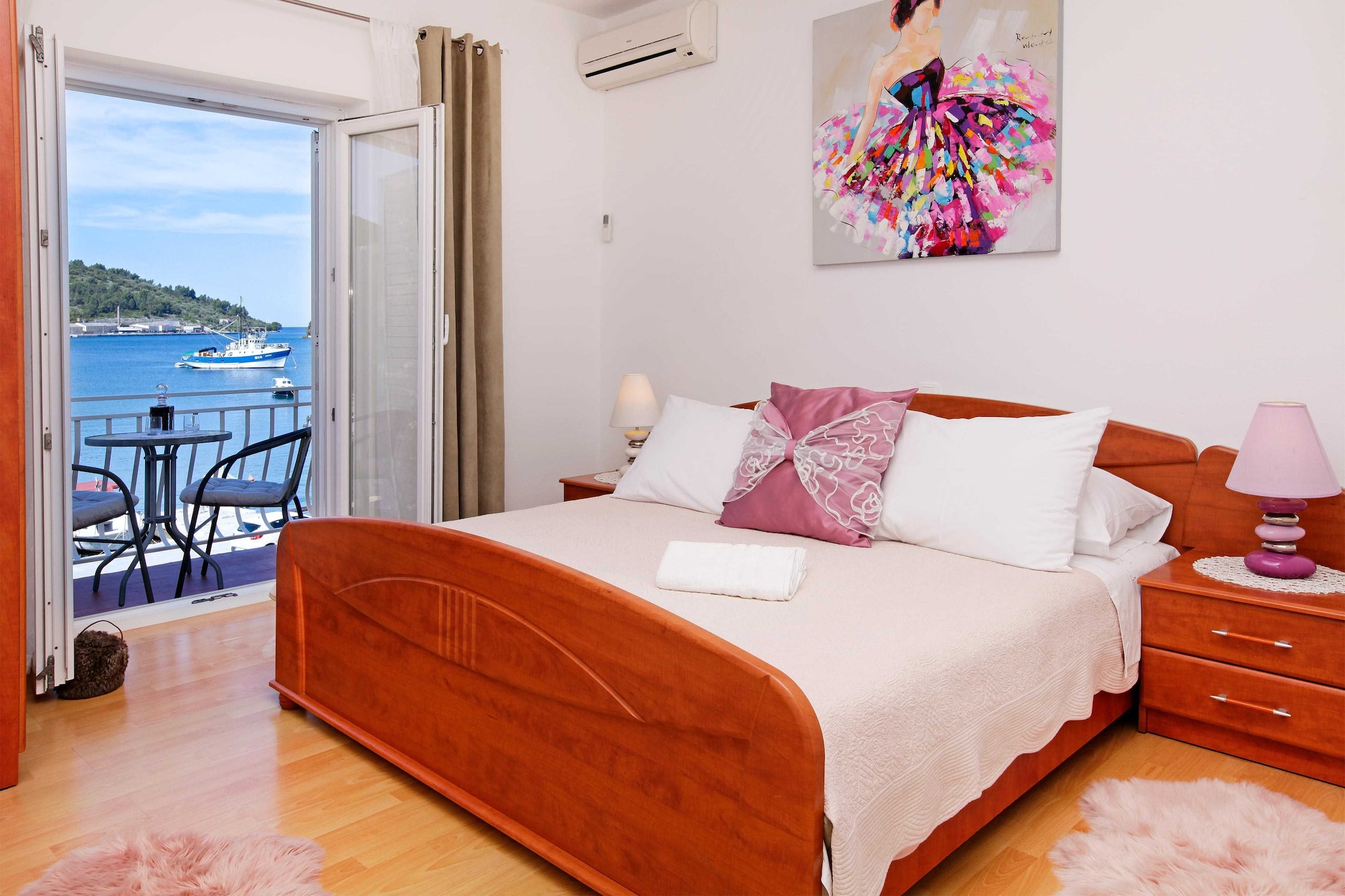 Sunshine Apartment Doda - Three Bedroom Apartment with Balcony and Sea View-Slaapkamer
