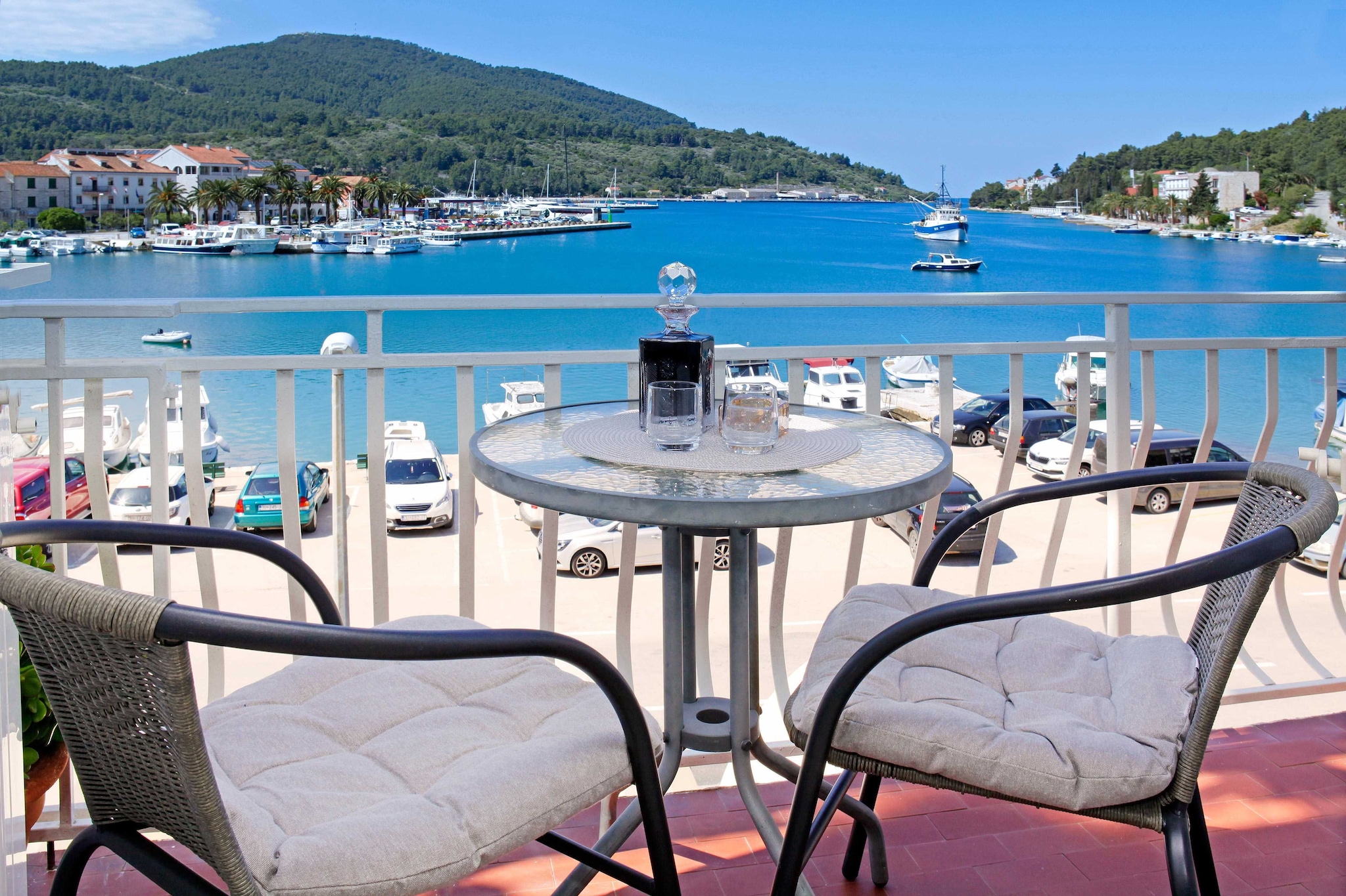 Sunshine Apartment Doda - Three Bedroom Apartment with Balcony and Sea View-Uitzicht