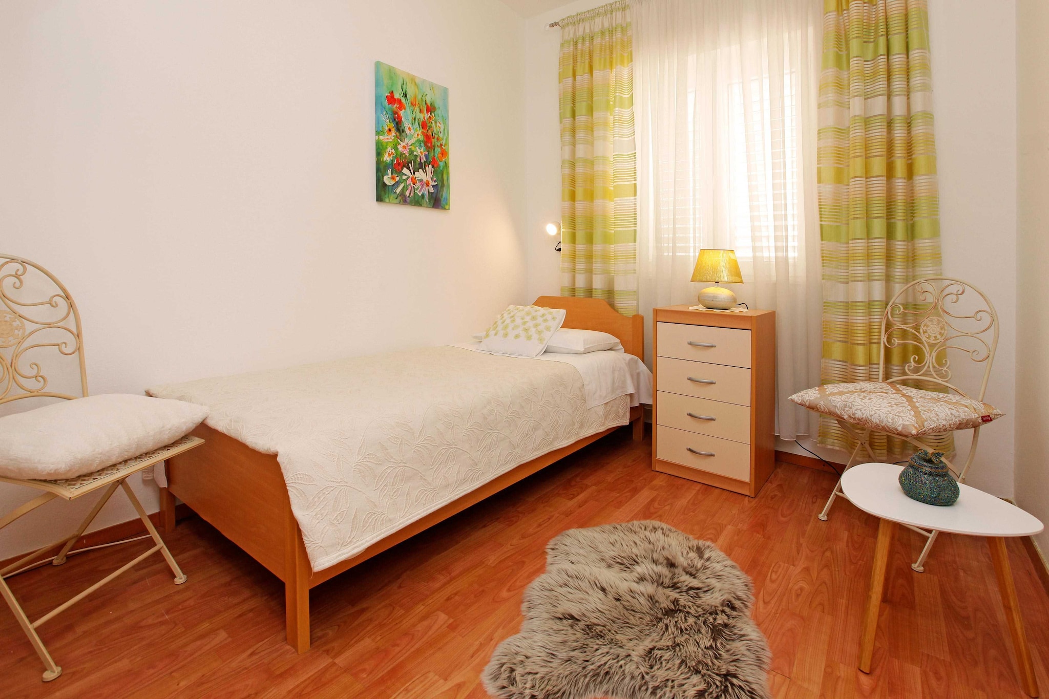Sunshine Apartment Doda - Three Bedroom Apartment with Balcony and Sea View-Slaapkamer